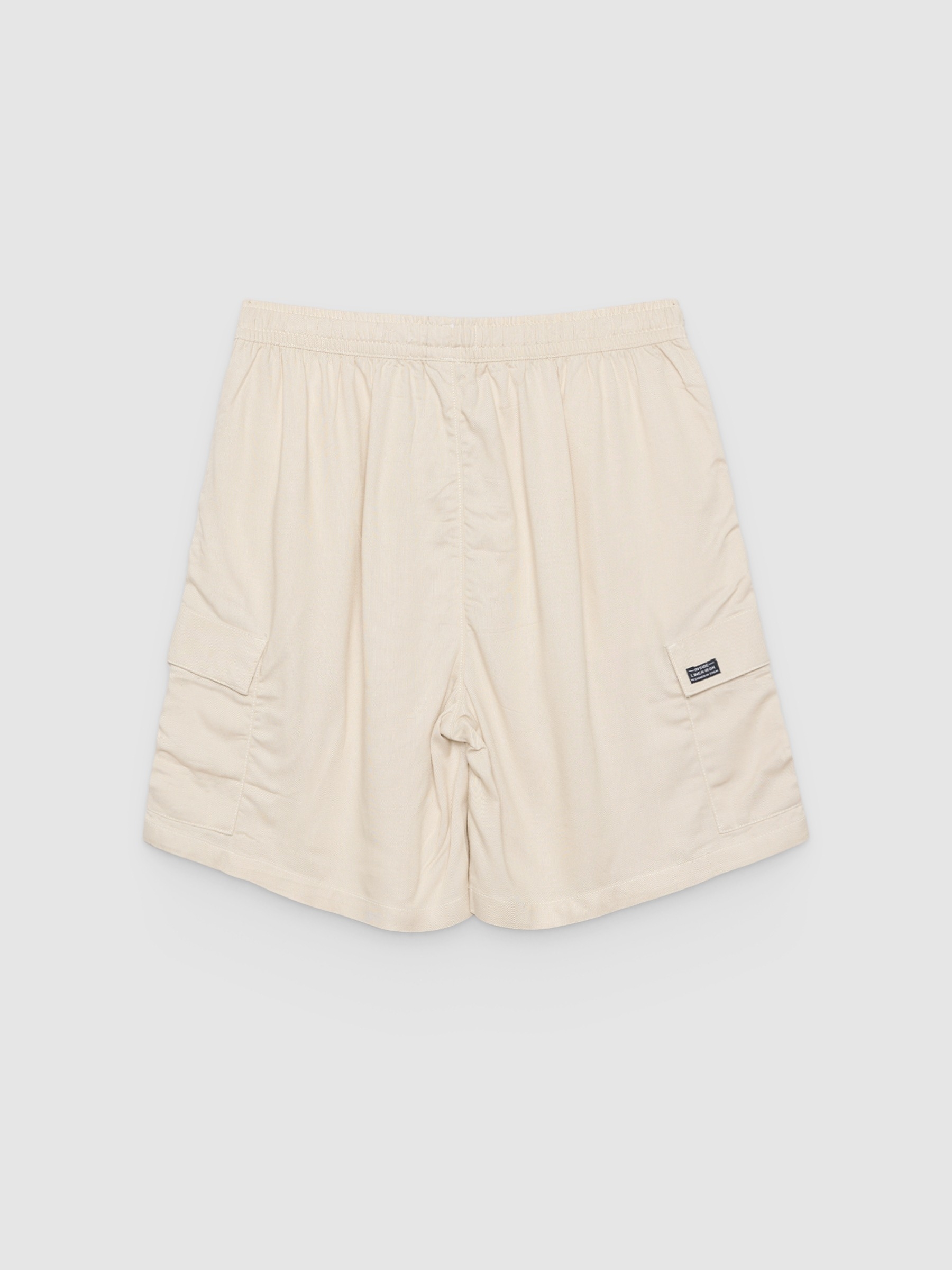 Bermuda cargo jogger crudo vista media frontal