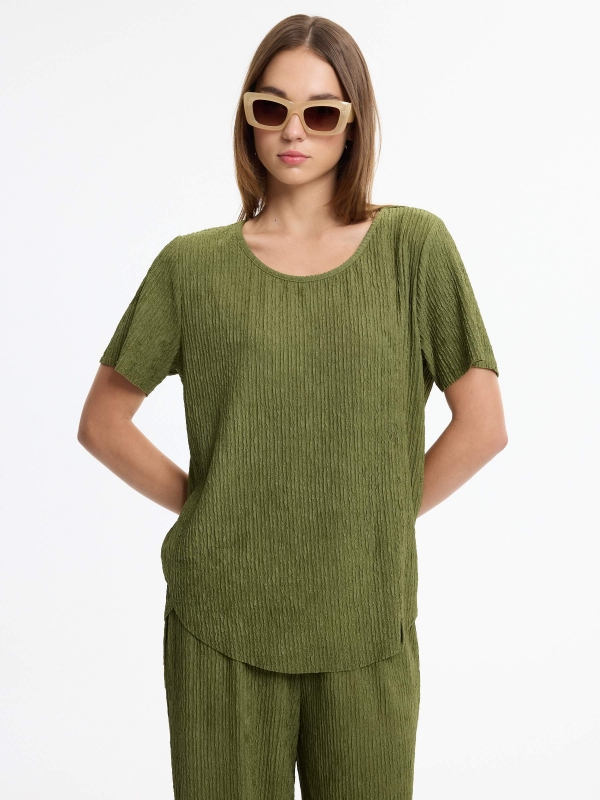 Oversized textured T-shirt olive green middle front view