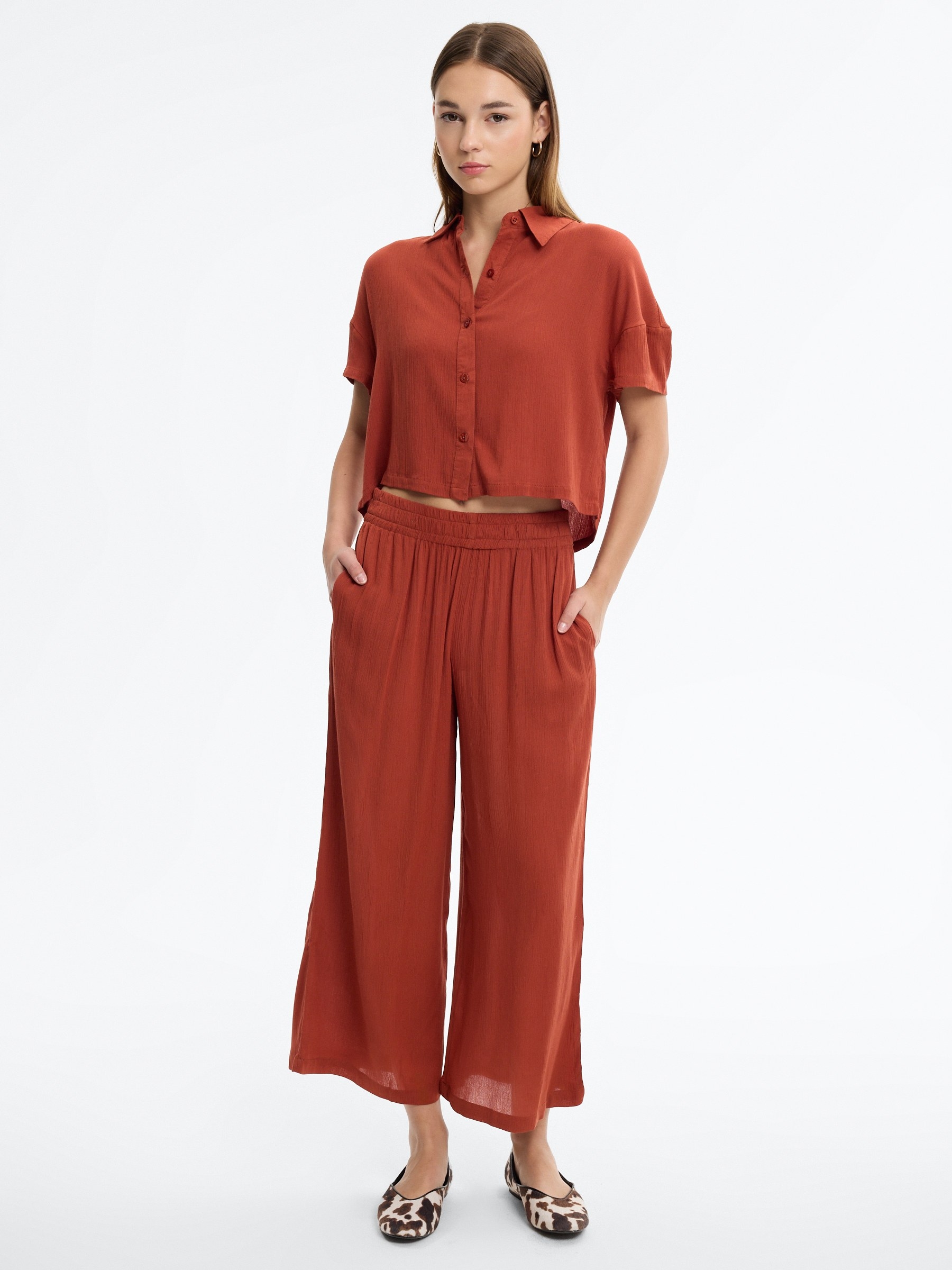 Pantalón fluido bambula wide leg marrón vista general frontal