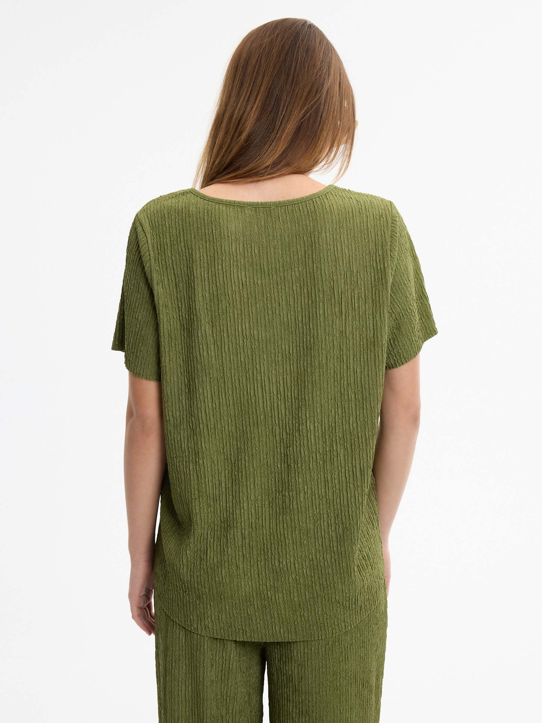 Camiseta oversize texturiza verde oliva vista media frontal