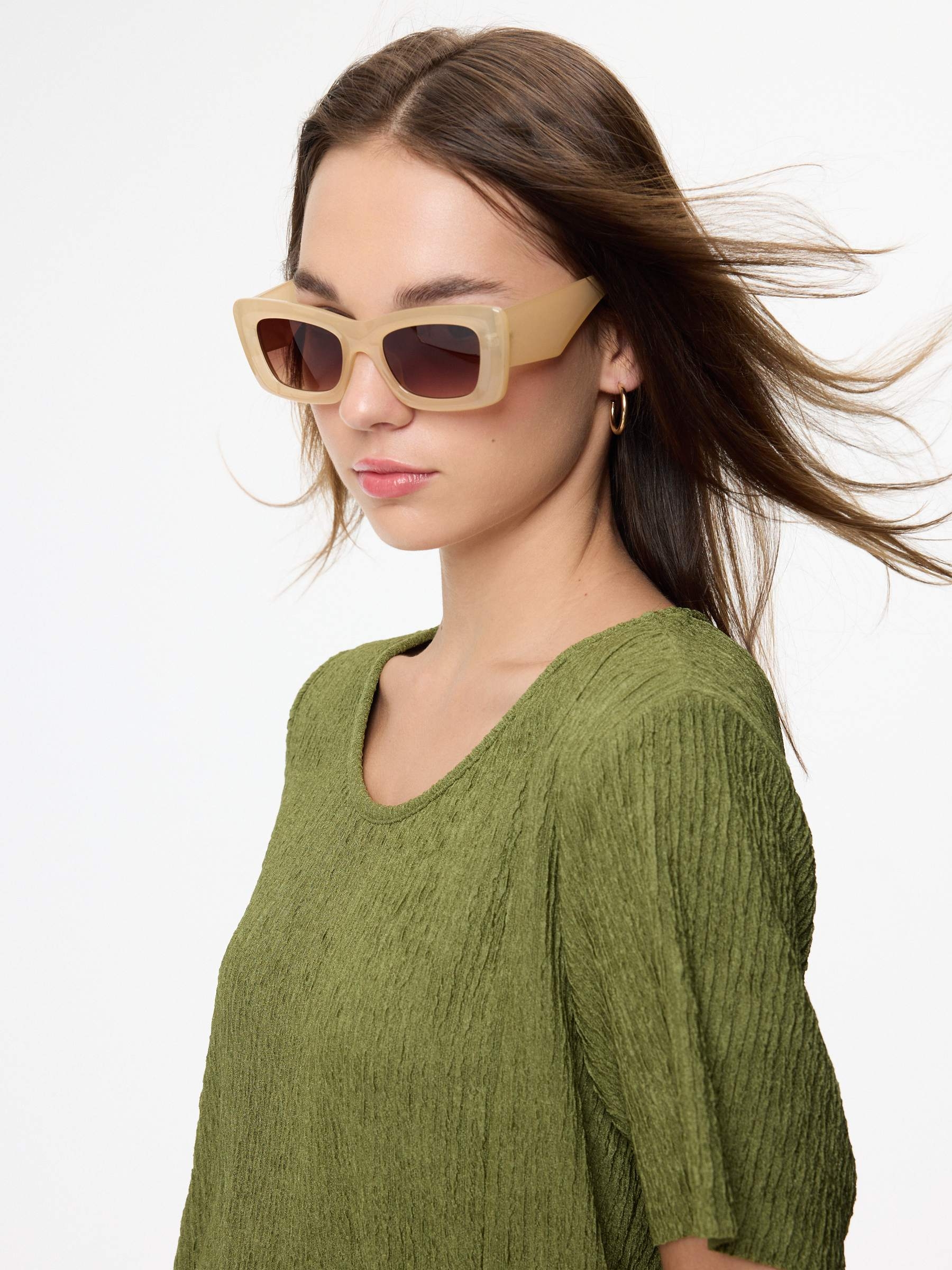 Camiseta oversize texturiza verde oliva vista media frontal