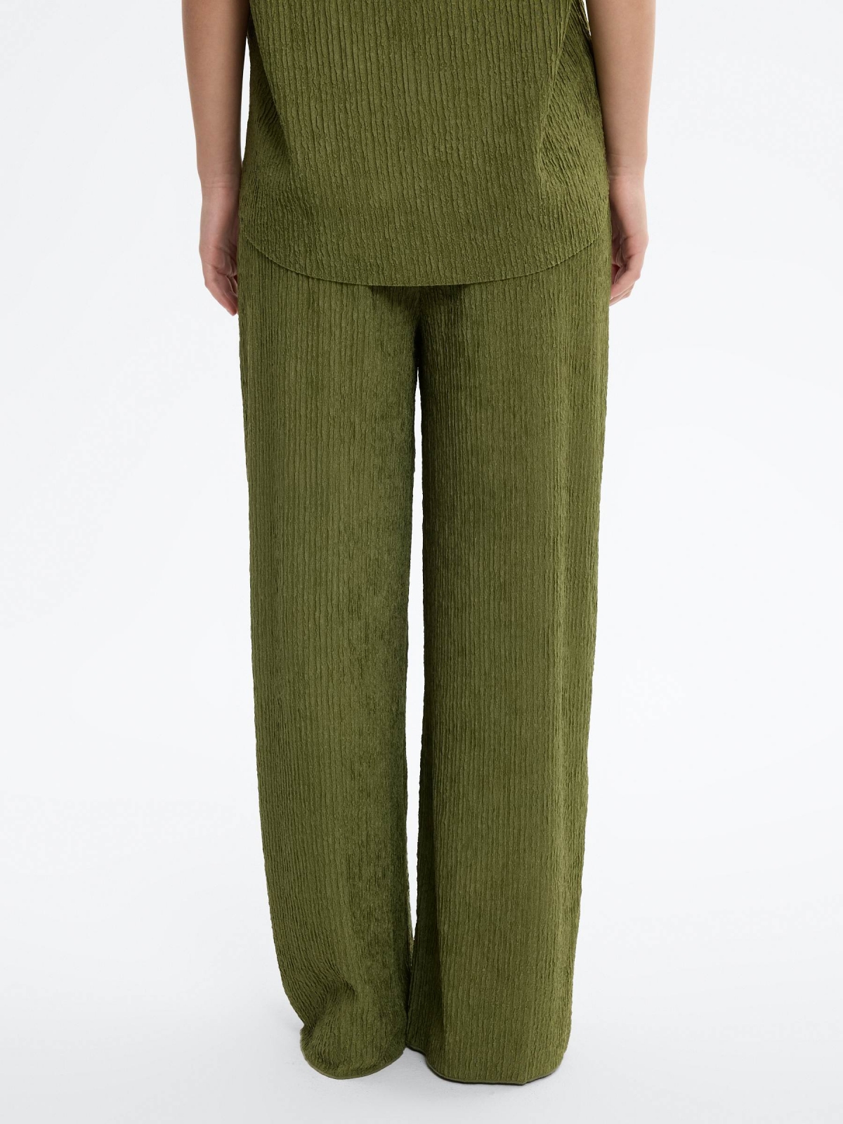 High-waisted textured flowy pants green middle back view