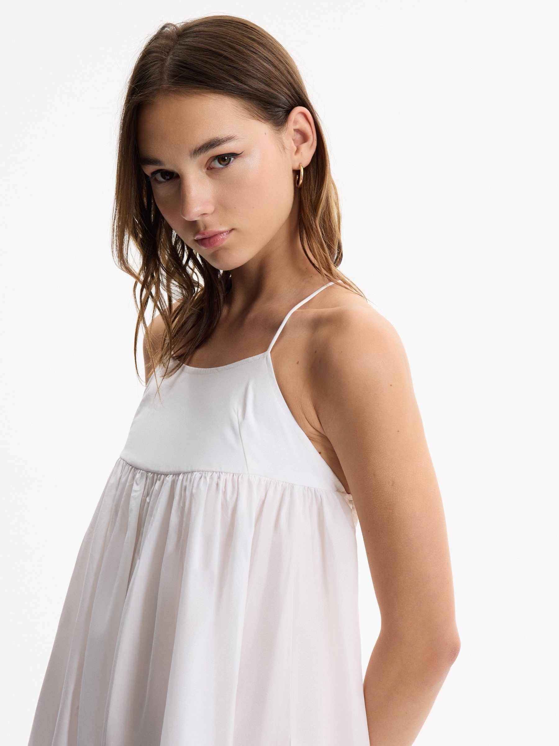 Vestido maxi popelín con volantes blanco vista media frontal