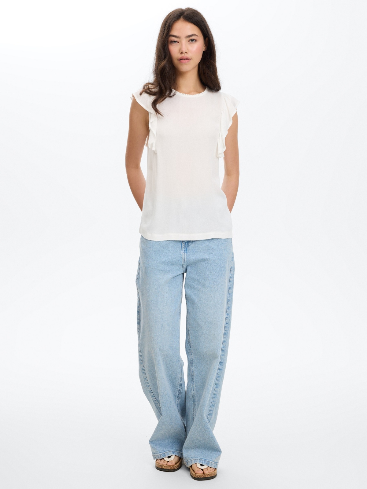 Camiseta sem mangas de viscose com babados branco vista geral frontal