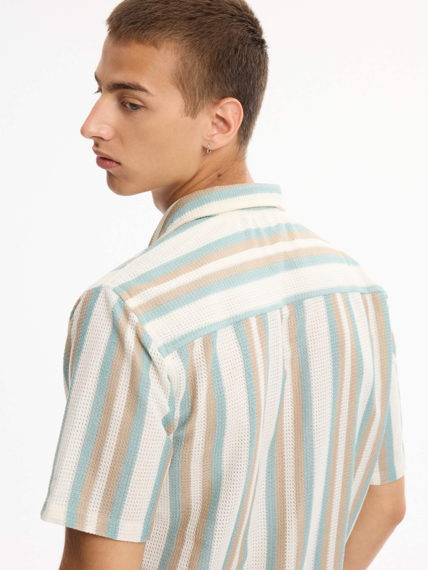 Camisa de punto rayas cuello resort crudo vista detalle