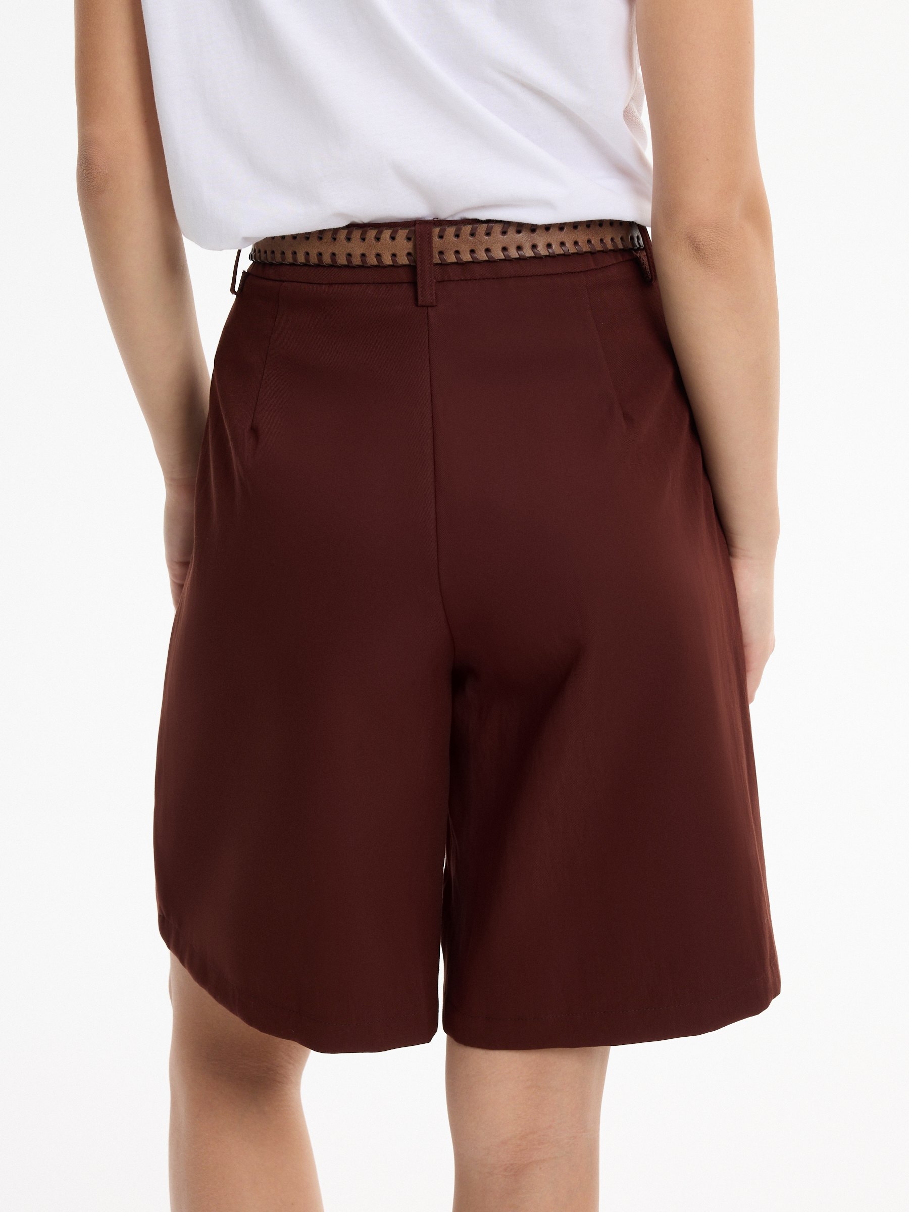 Bermuda shorts with textured pleats chocolate middle front view