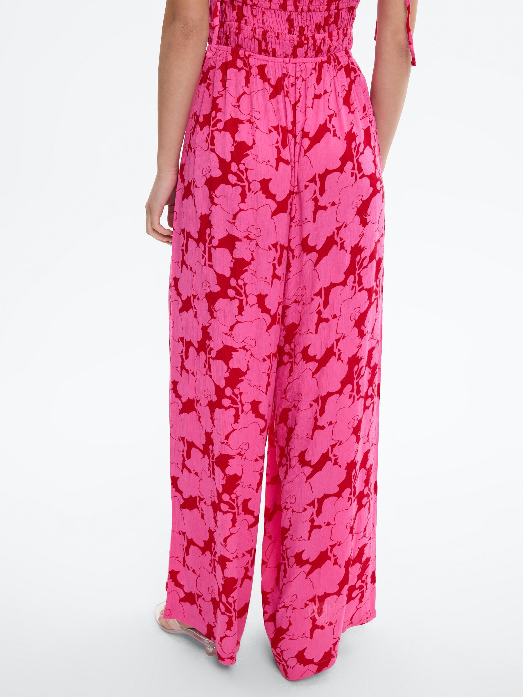 Mono floral fruncido fucsia vista media frontal