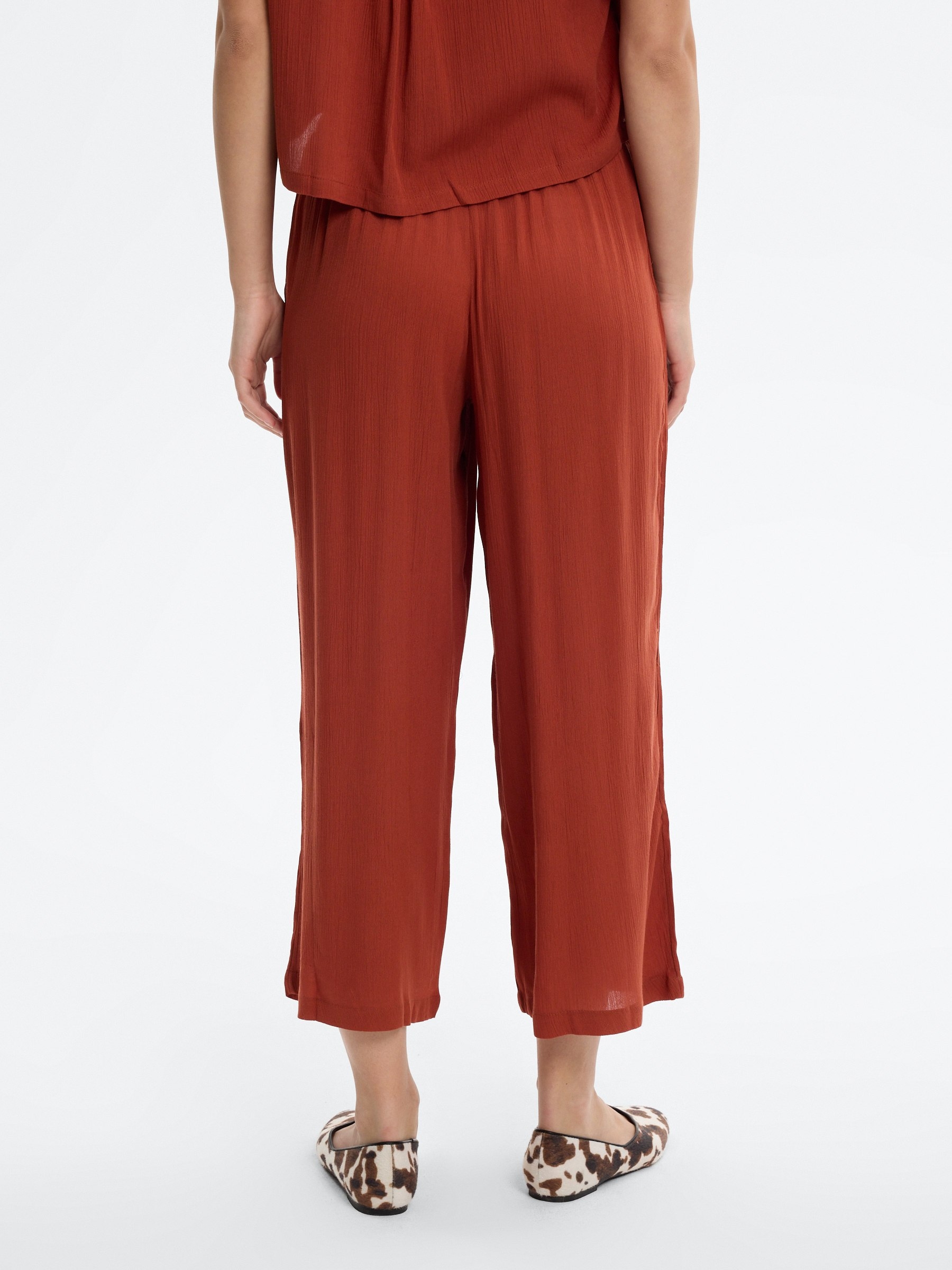 Calça fluida bambula wide leg marrom vista geral frontal