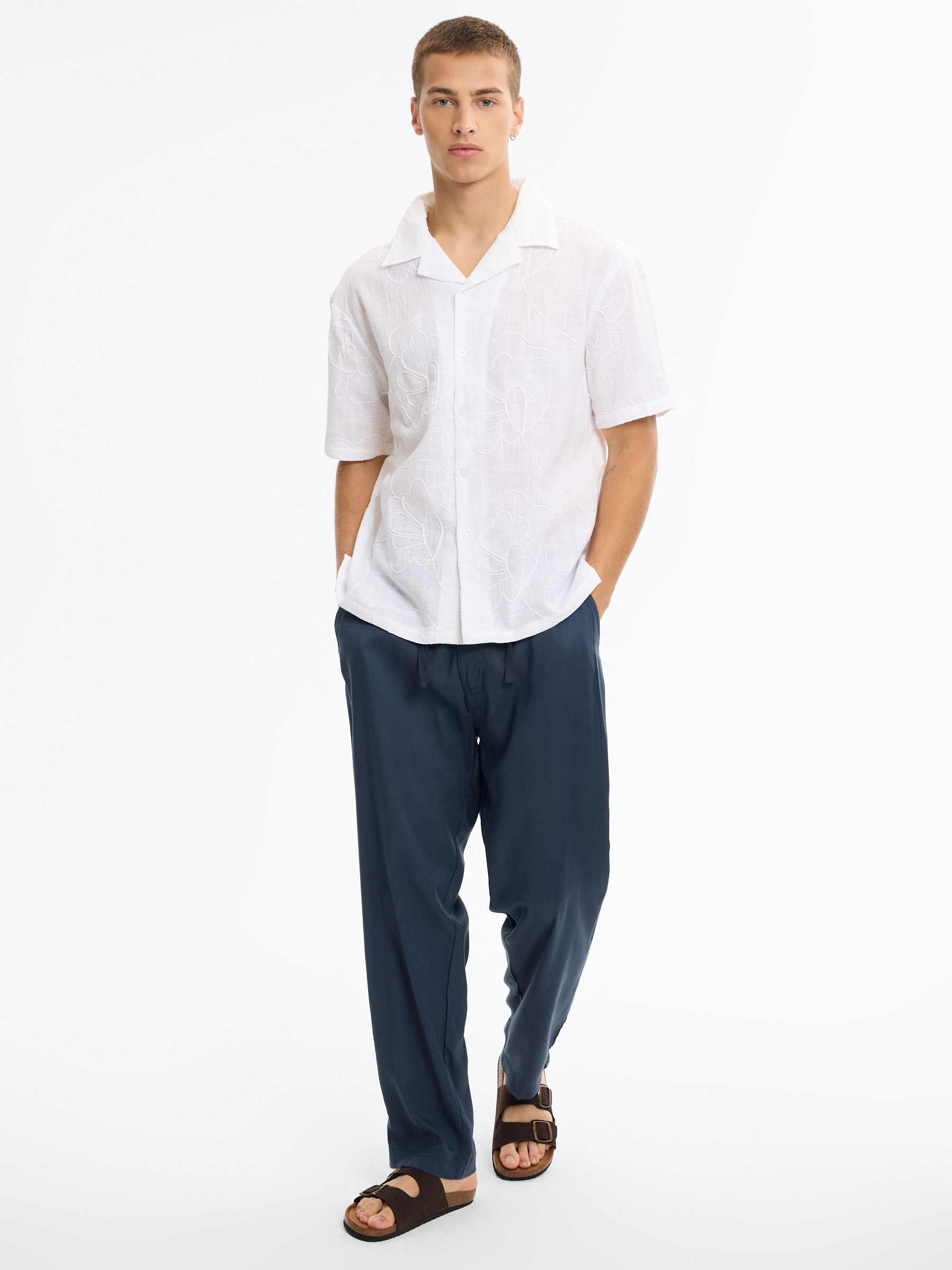 Oversized floral embroidered shirt white middle front view