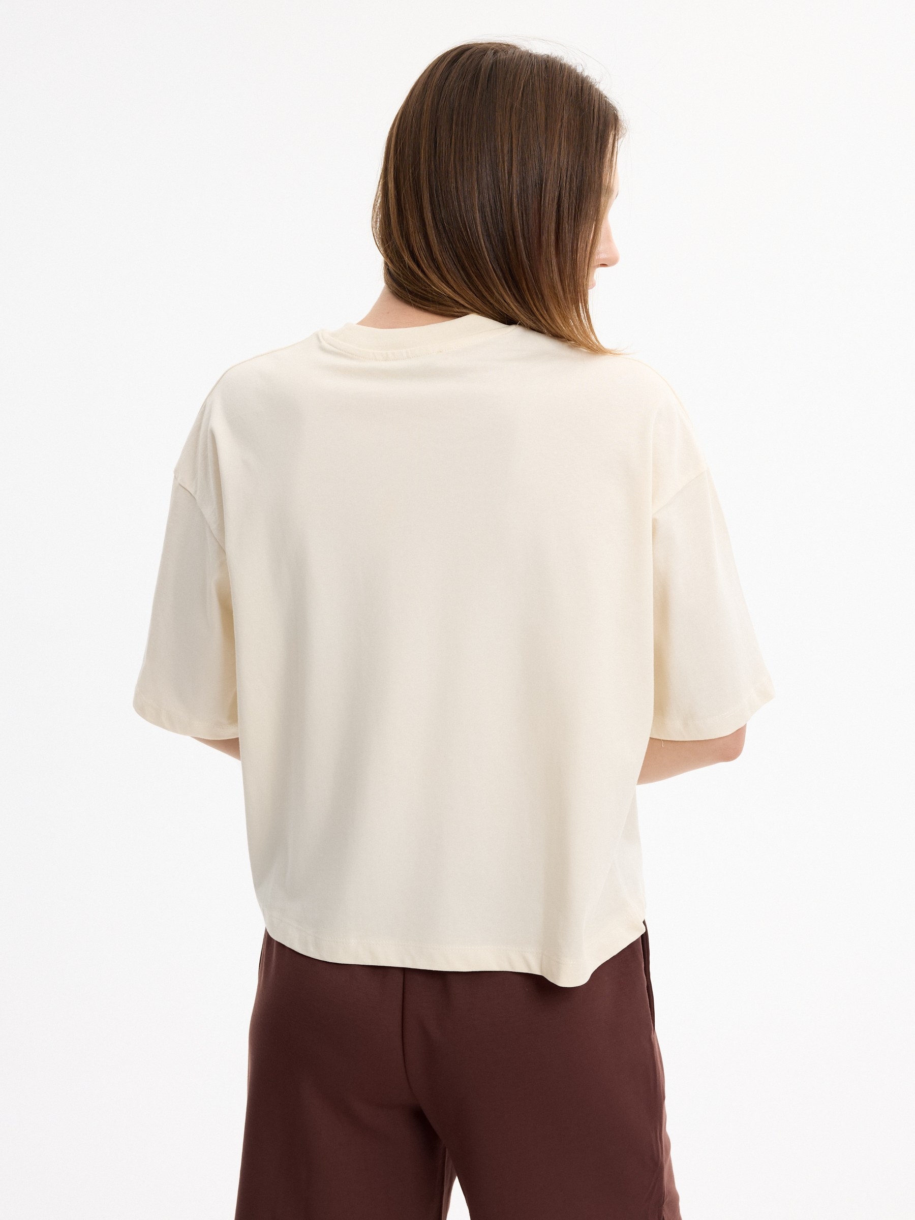Camiseta gola redonda crua vista meia frontal