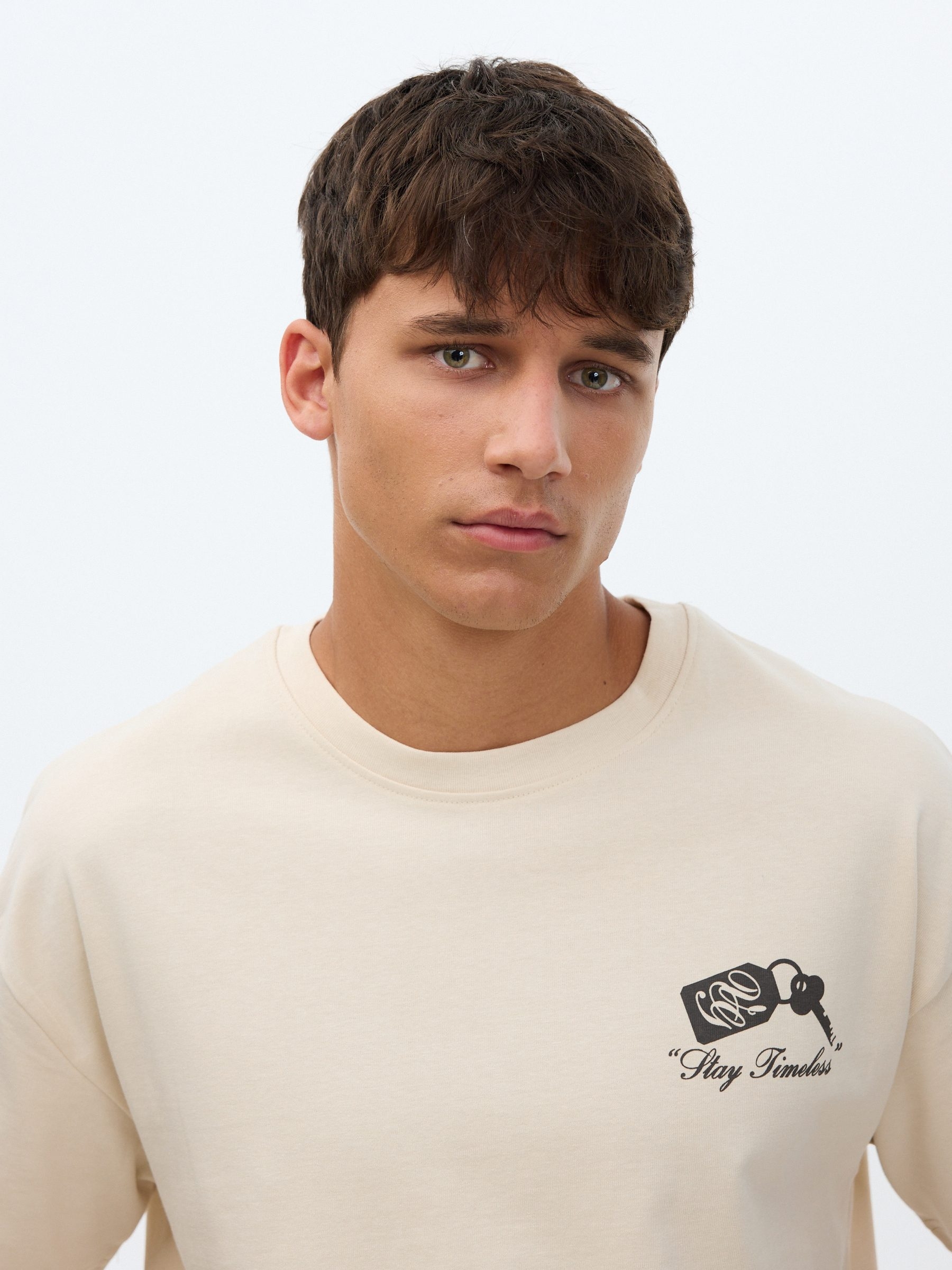 T-shirt stay timeless raw middle front view