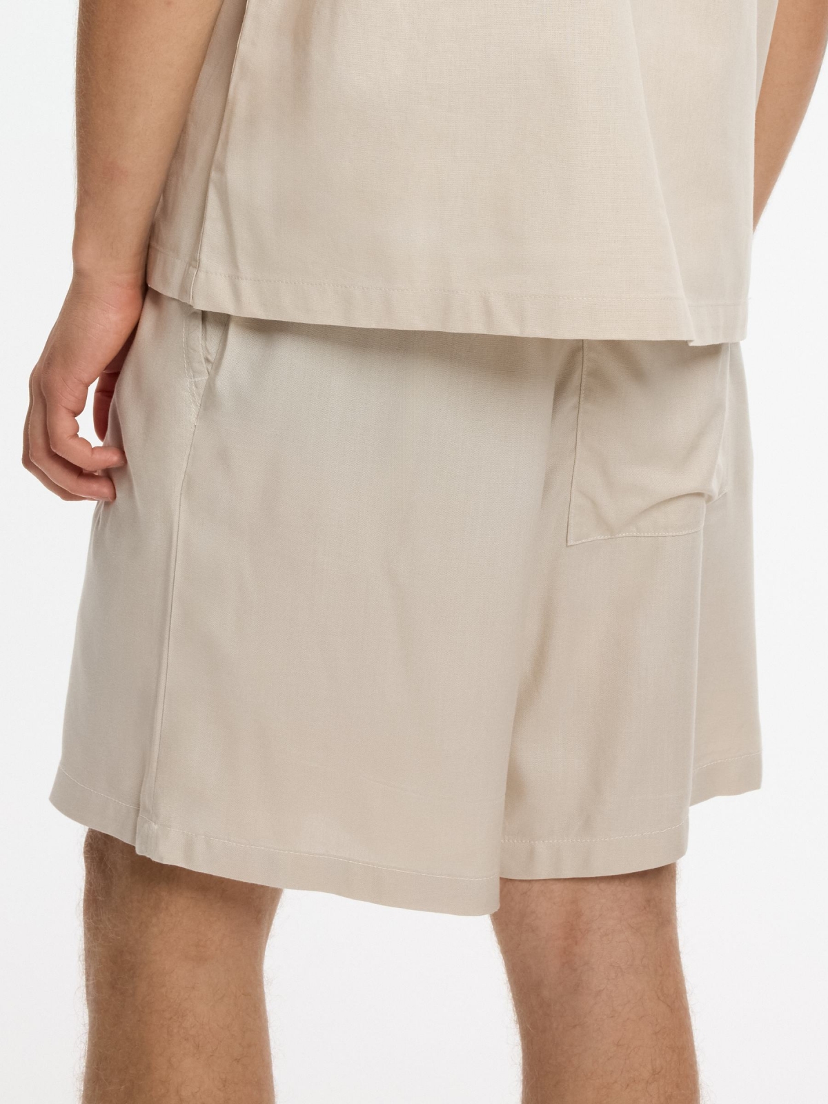 Linen Bermuda joggers with drawstrings raw front view
