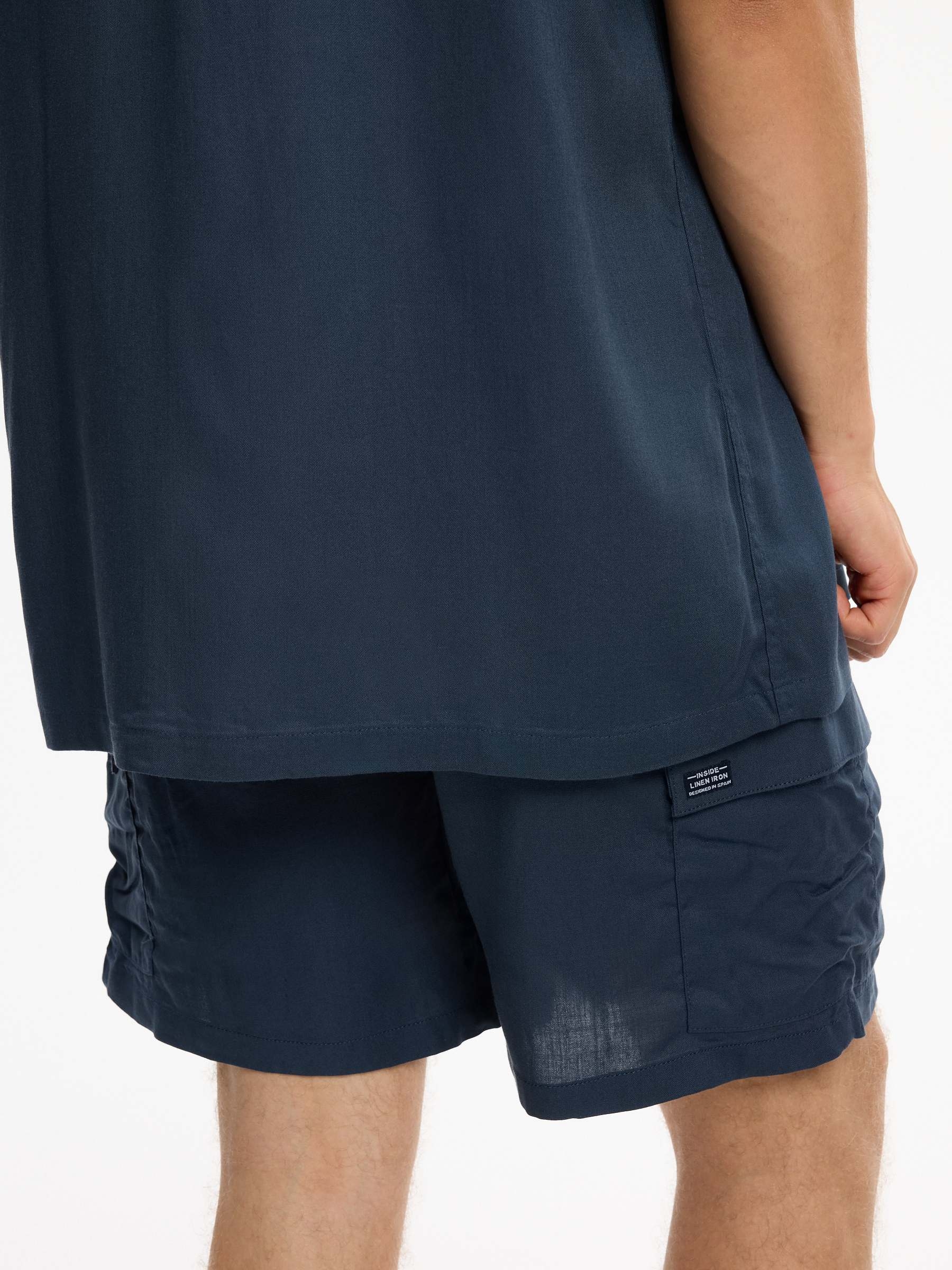 Bermuda cargo jogger azul marinho vista meia frontal