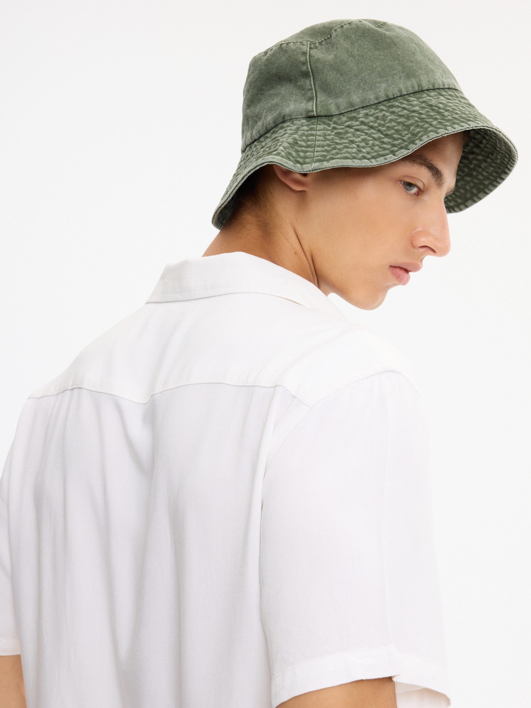 Linen resort shirt raw middle front view