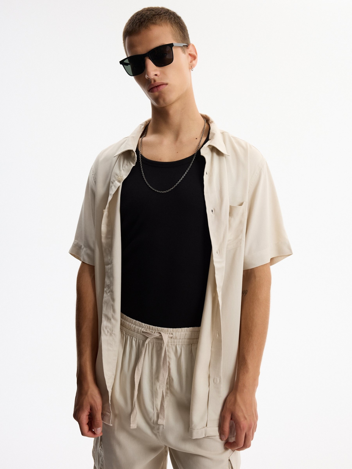 Slim linen shirt raw middle front view