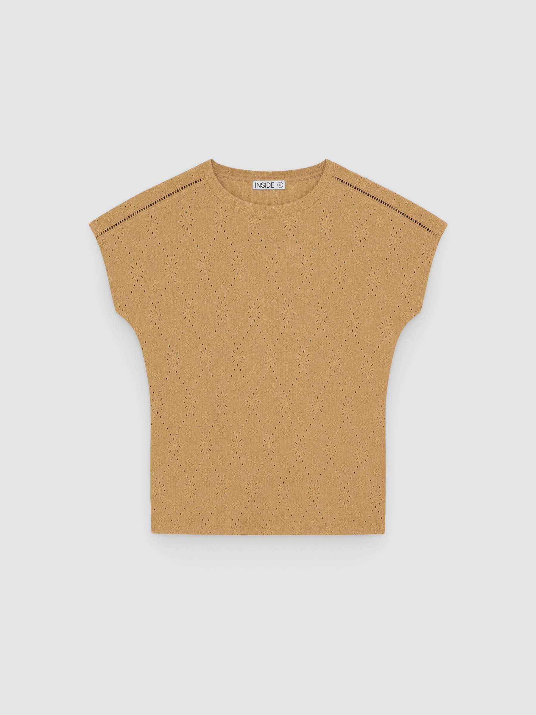 Camiseta bordado suizo textura ámbar vista media frontal