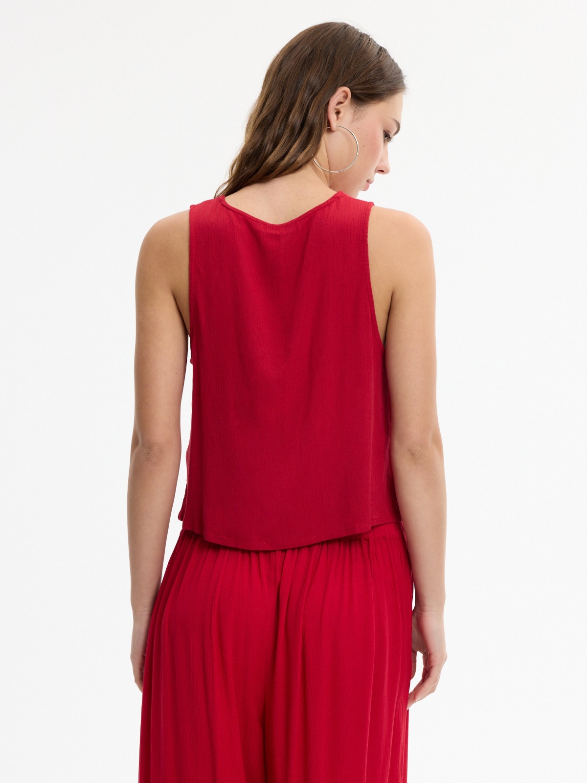 Blusa em bambula com laços carmim vista meia traseira