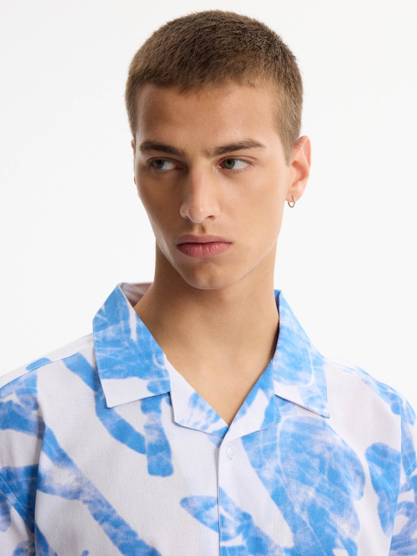 Oversized short-sleeve floral shirt white detail view