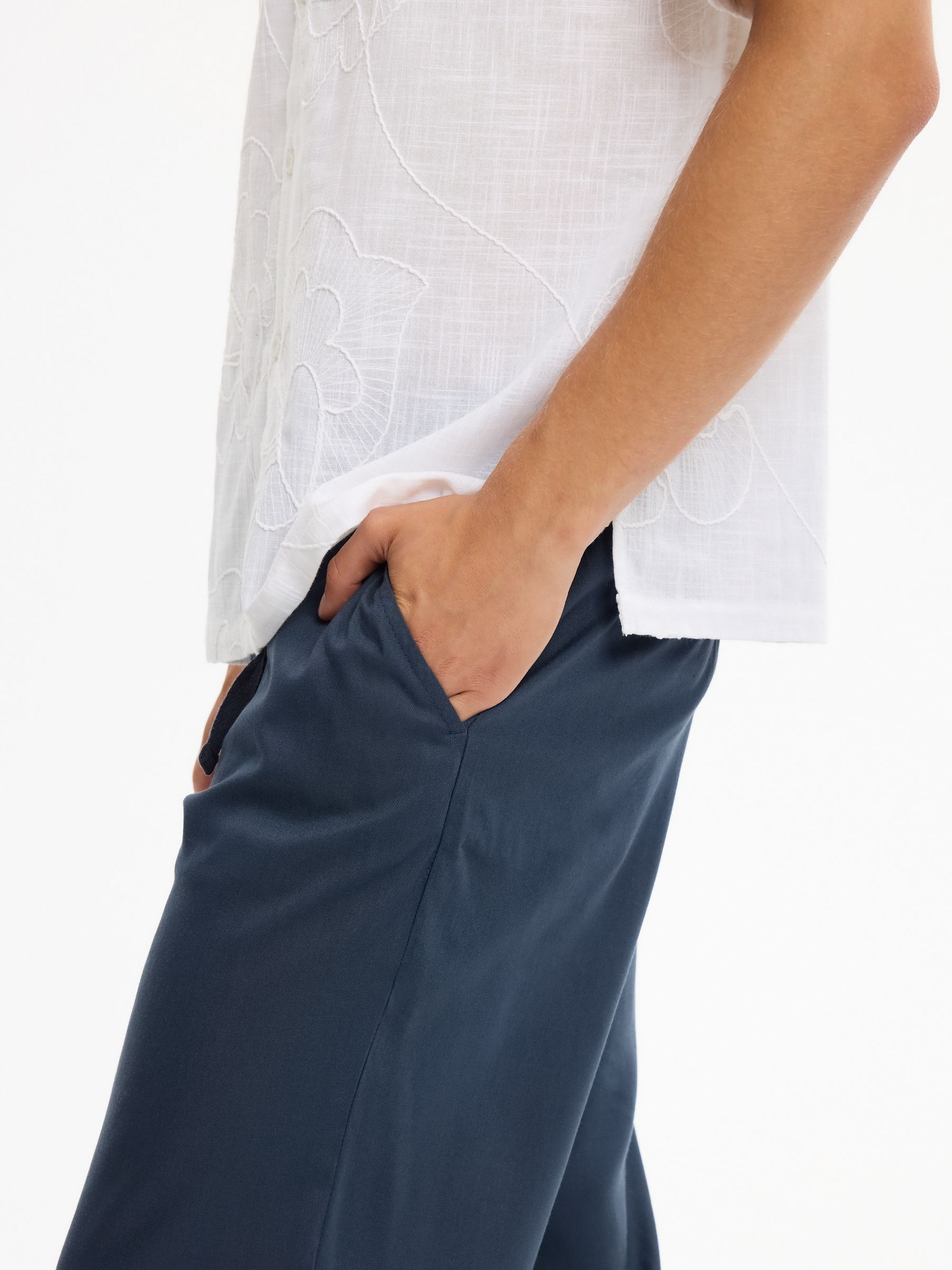 Jogger lino tiro alto azul marino vista general frontal