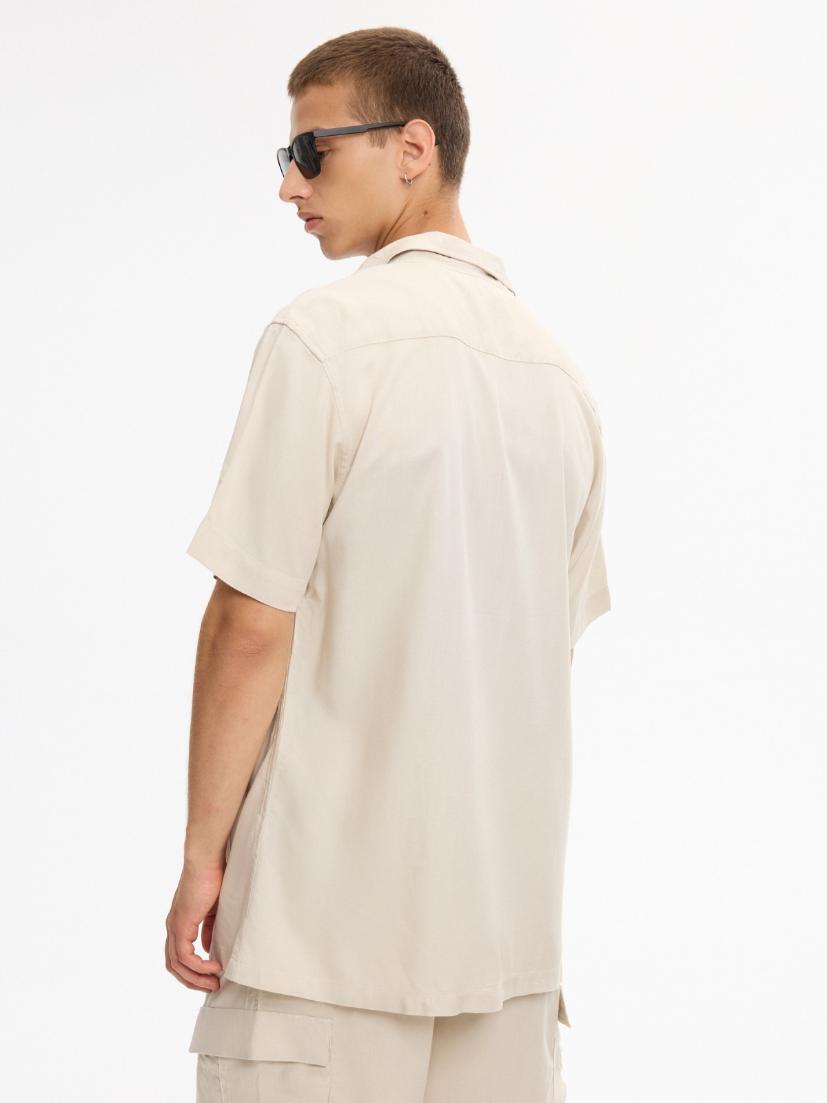Camisa de linho slim crua vista meia traseira