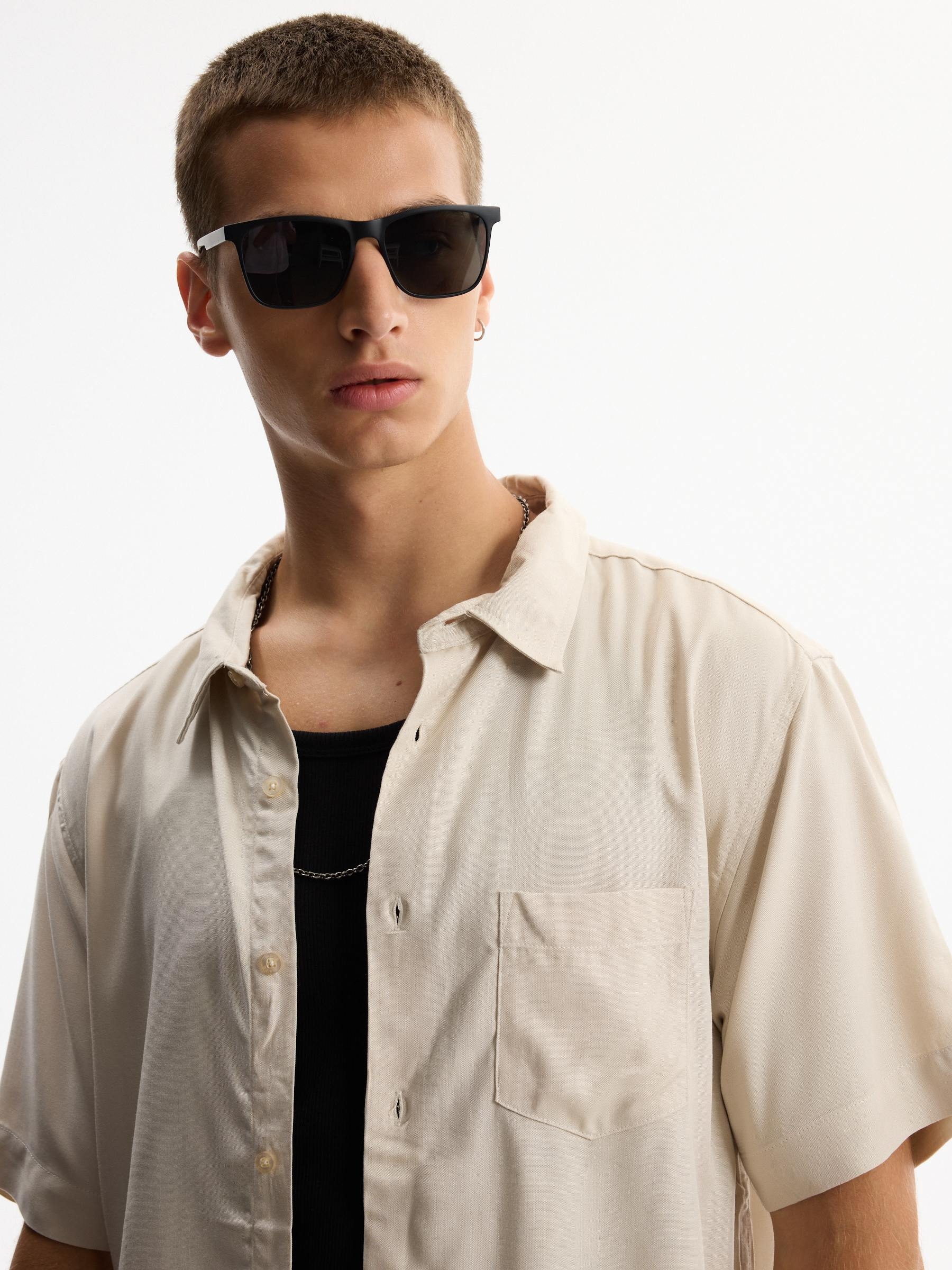 Slim linen shirt raw middle front view