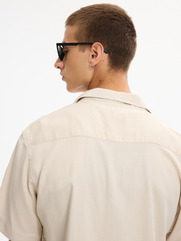 Camisa lino slim crudo vista detalle