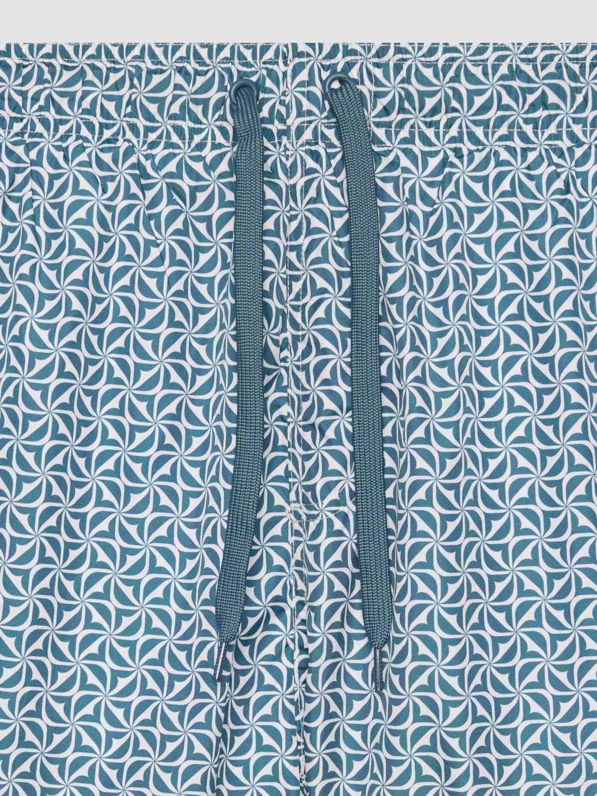 Bañador estampado geométrico verde azulado vista detalle
