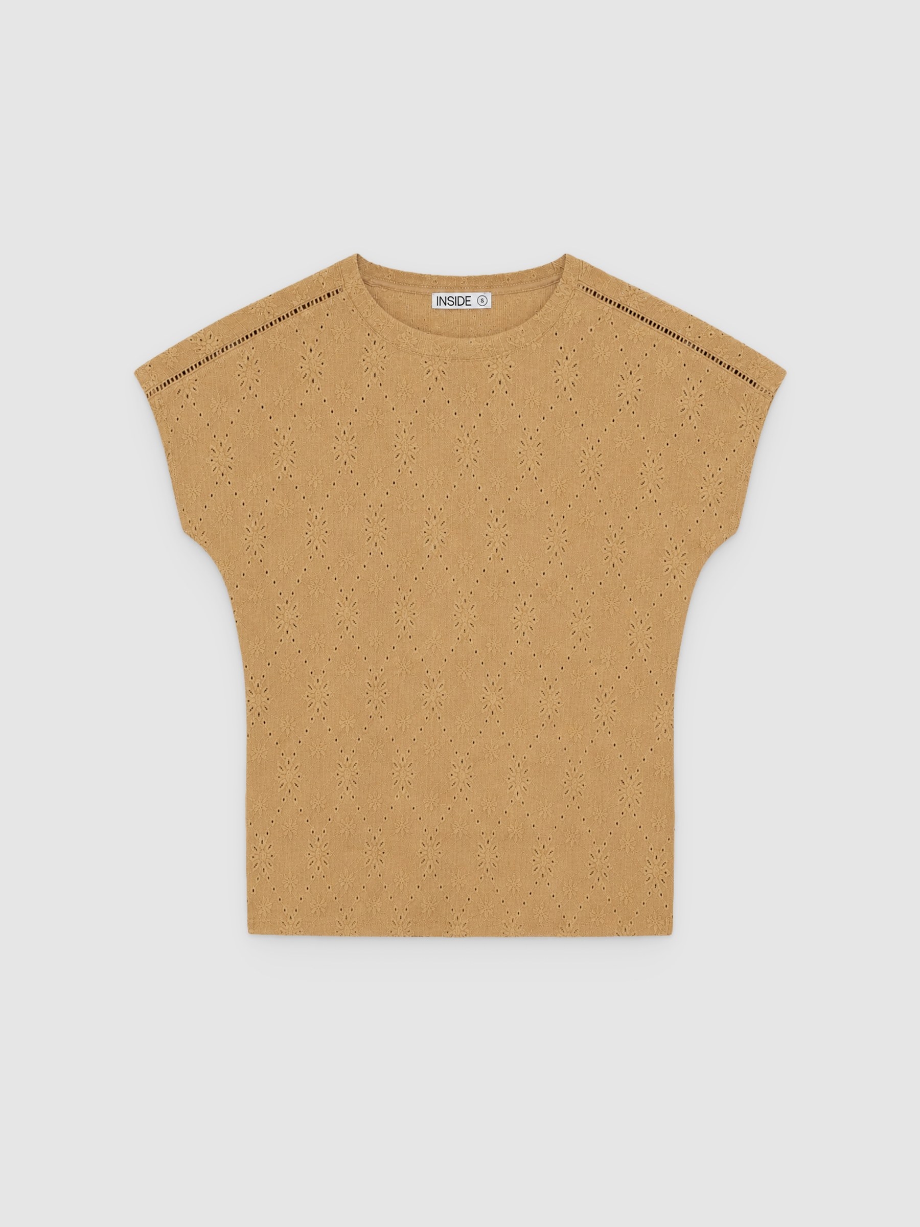 Camiseta bordado suizo textura ámbar vista media frontal