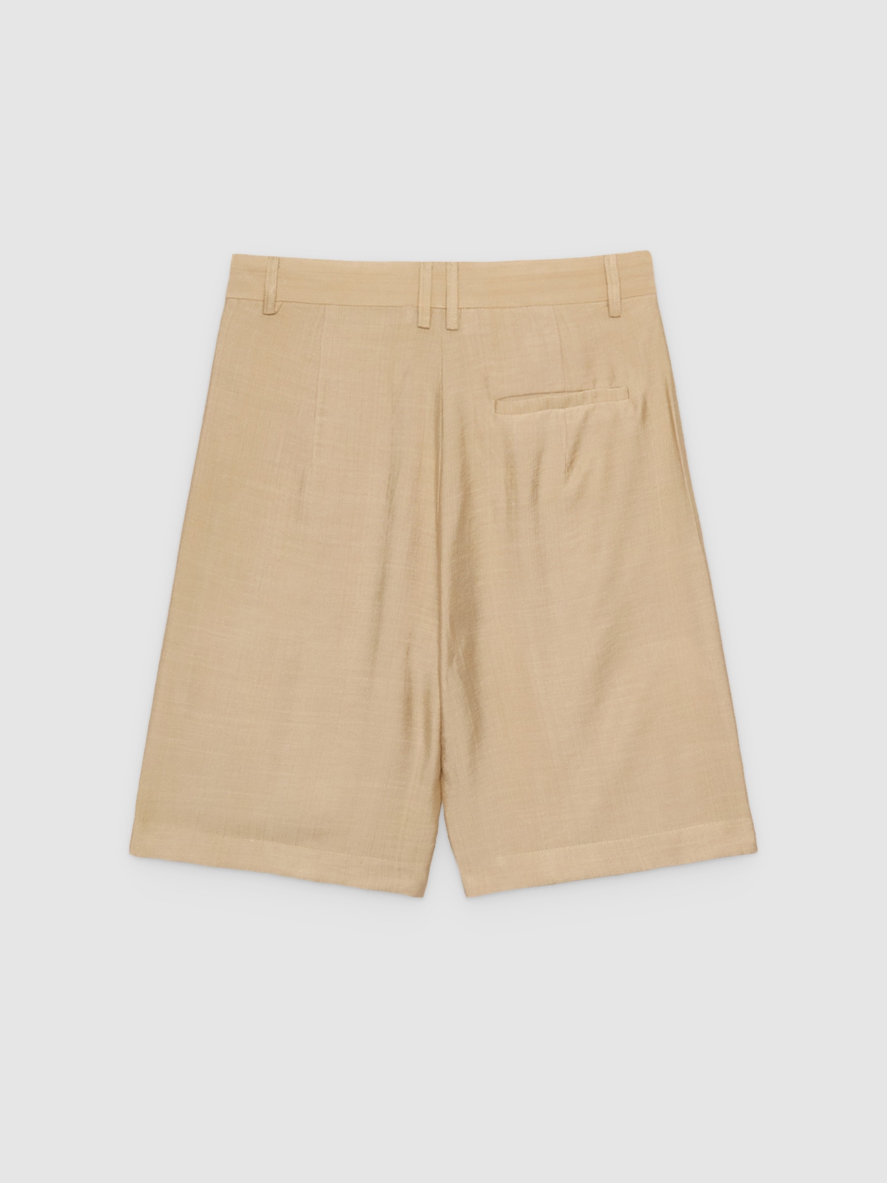 Mid-rise fluid Bermuda shorts sand middle front view