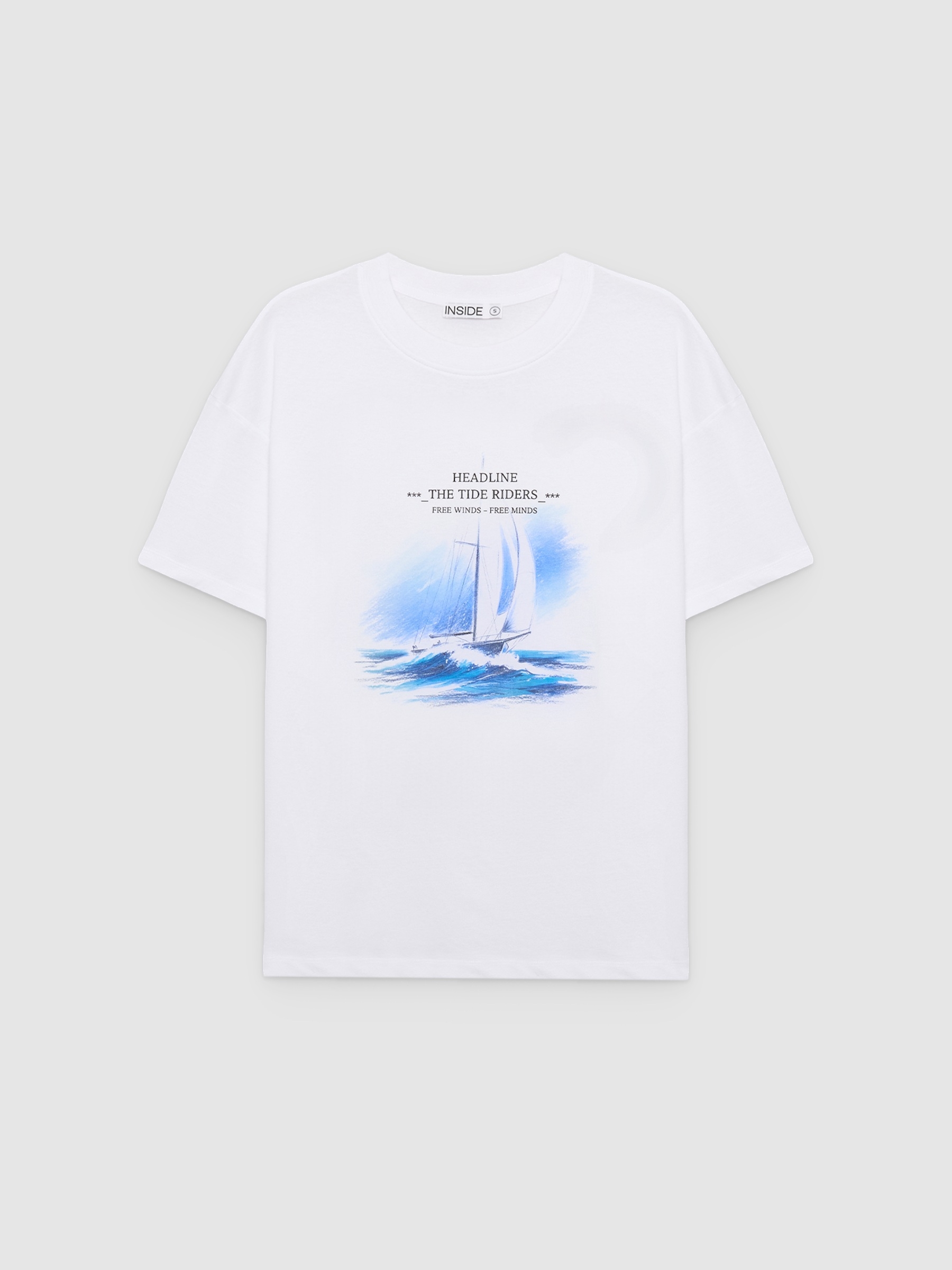 Sailboat print T-shirt white middle front view