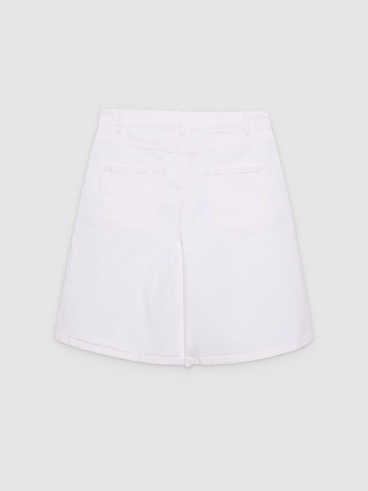 Flowy high-waisted bermuda shorts with pleats white back view