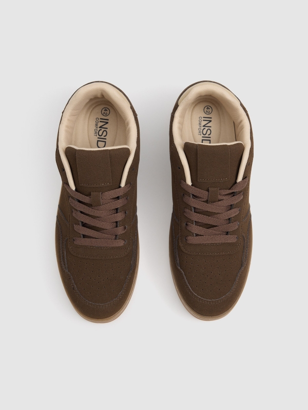 Deportiva baja suela goma marrón oscuro vista cenital