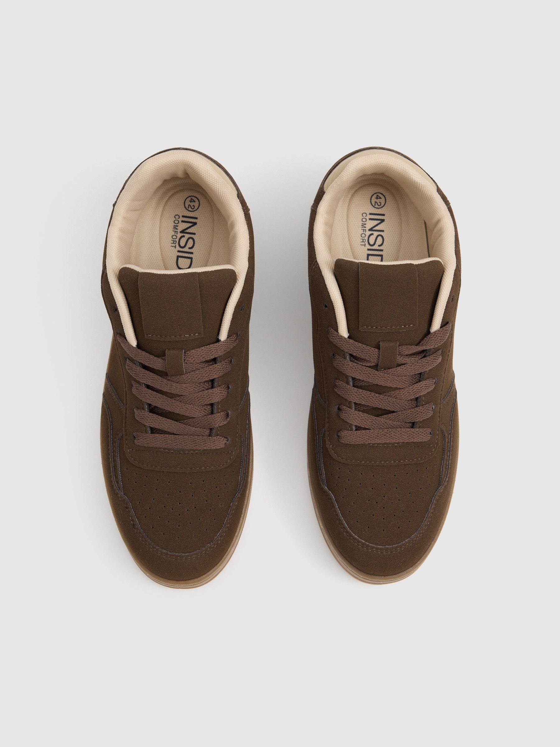 Low-top sneaker with rubber sole dark brown