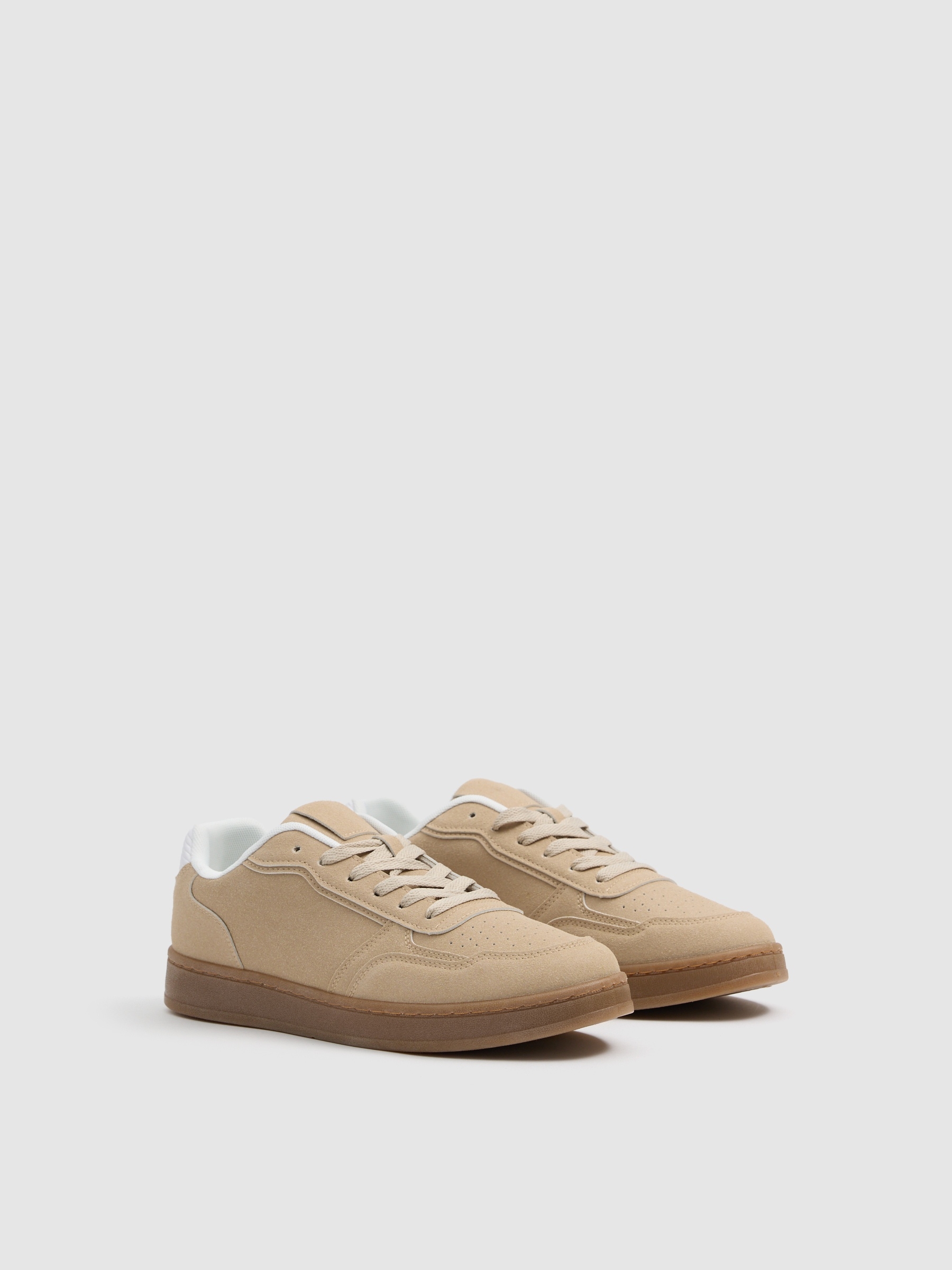 Deportiva baja efecto piel beige