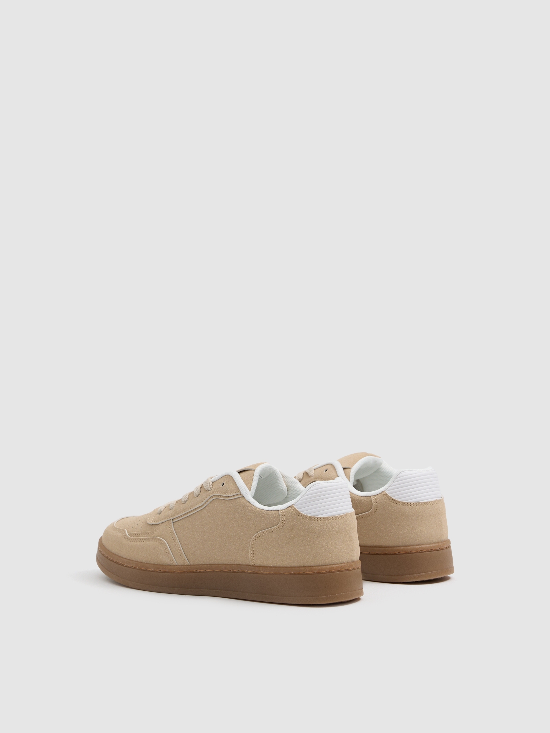 Deportiva baja efecto piel beige