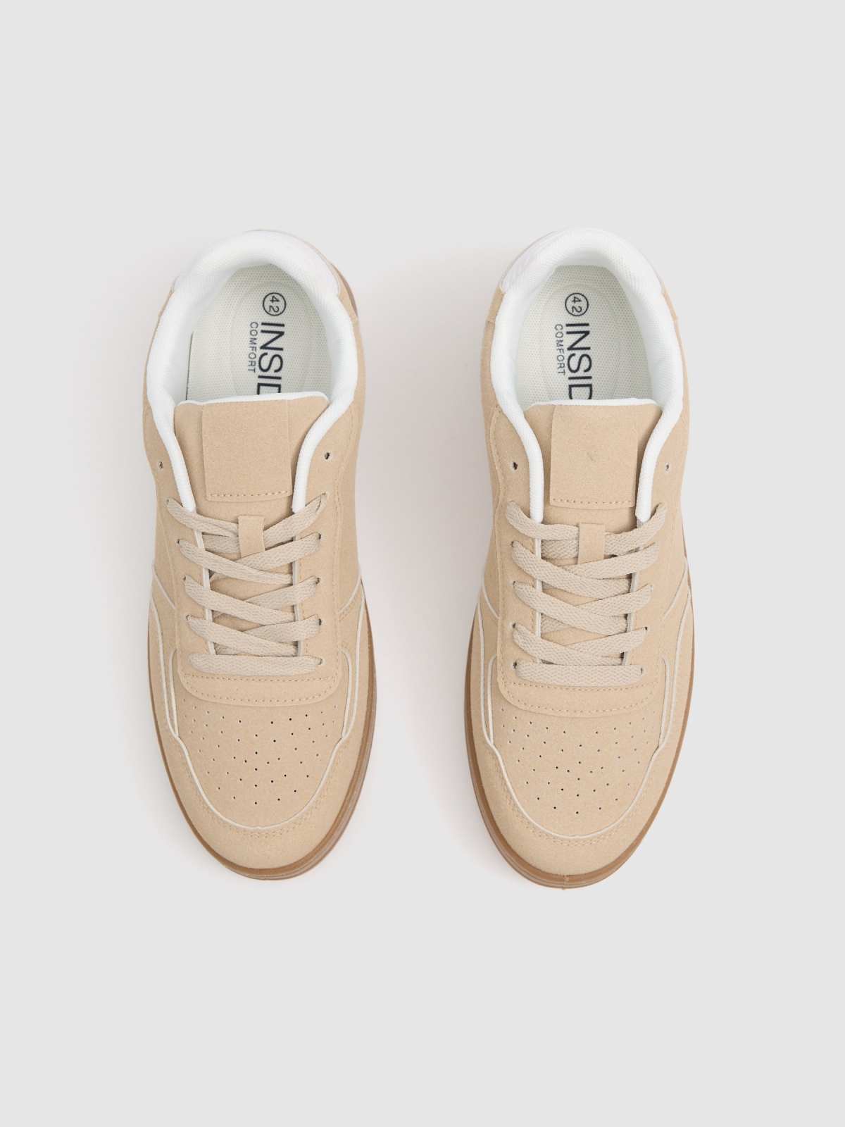 Low-top sports shoe with leather effect beige zenithal view