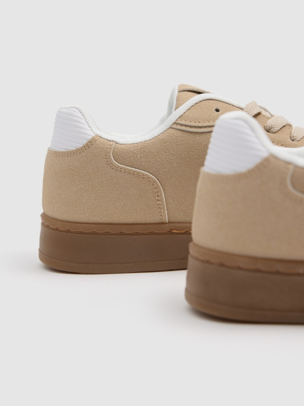 Low-top sports shoe with leather effect beige detail view