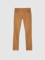 %Pto% Jeans básicos de colores marrón vista frontal