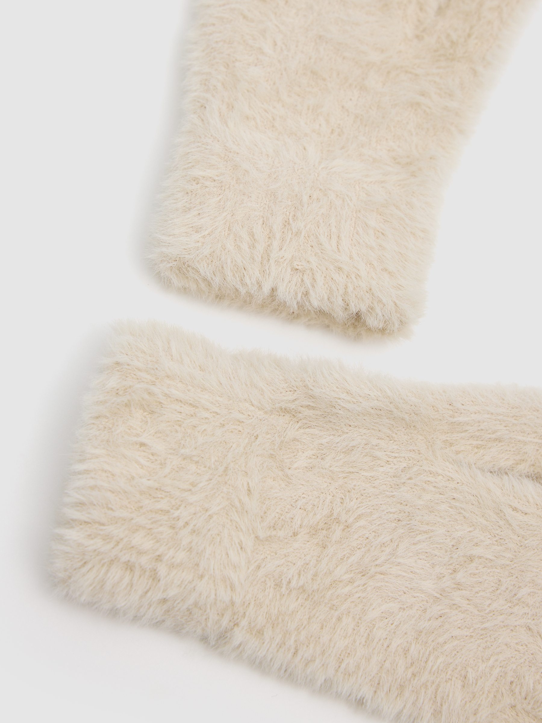 Luvas brancas de pelo bege