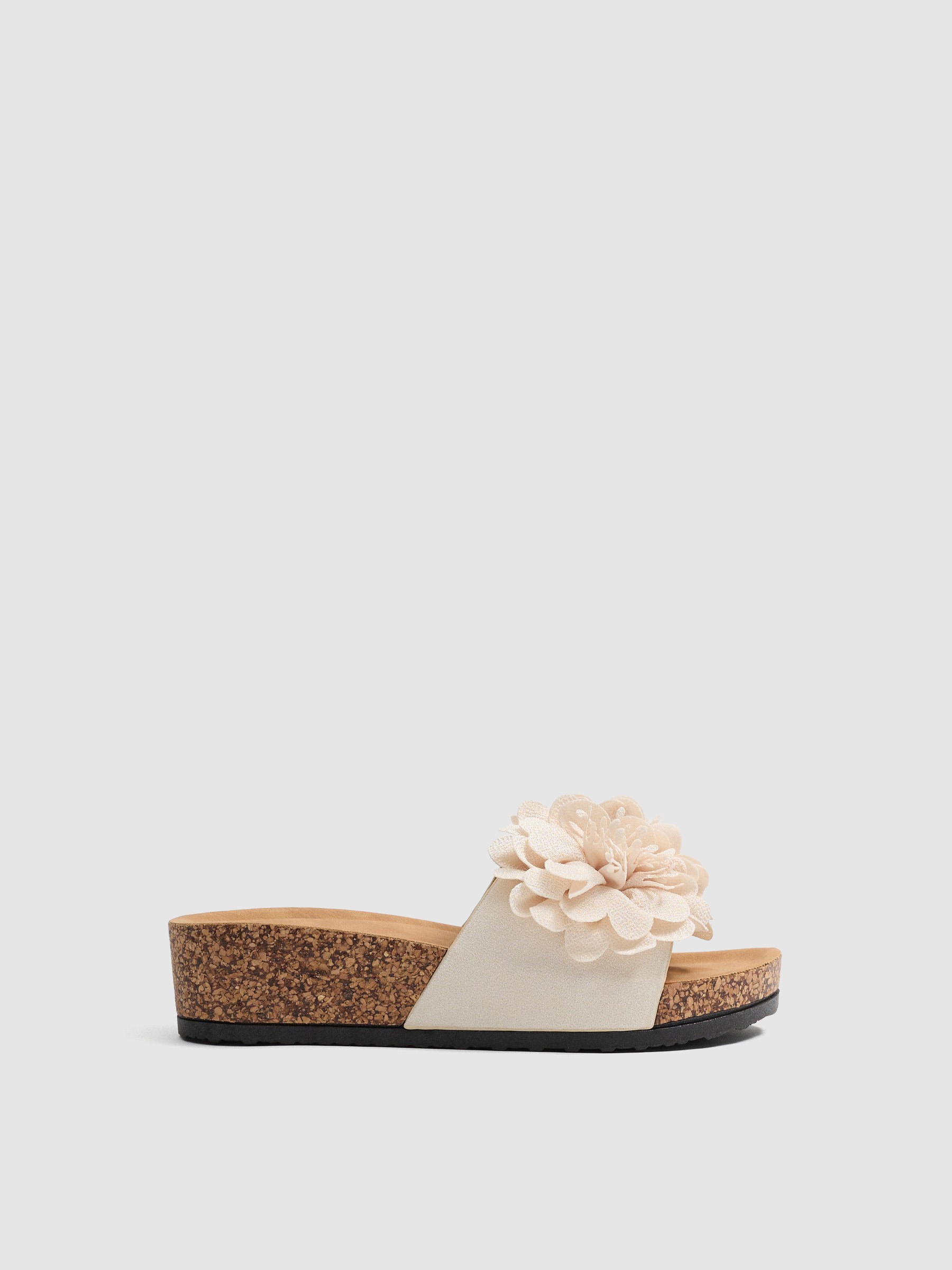 White flower wedges off white