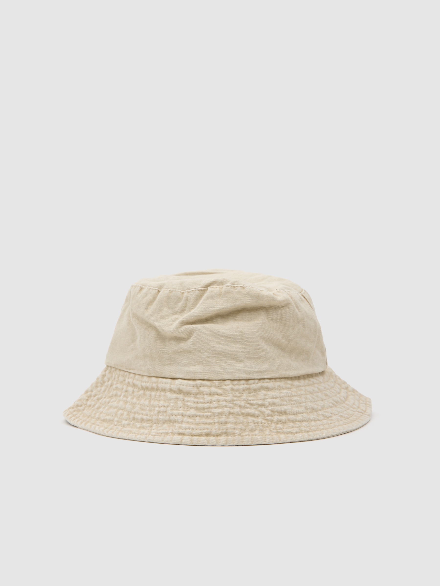 Gorro bucket sencillo beige vista lateral frontal 45º