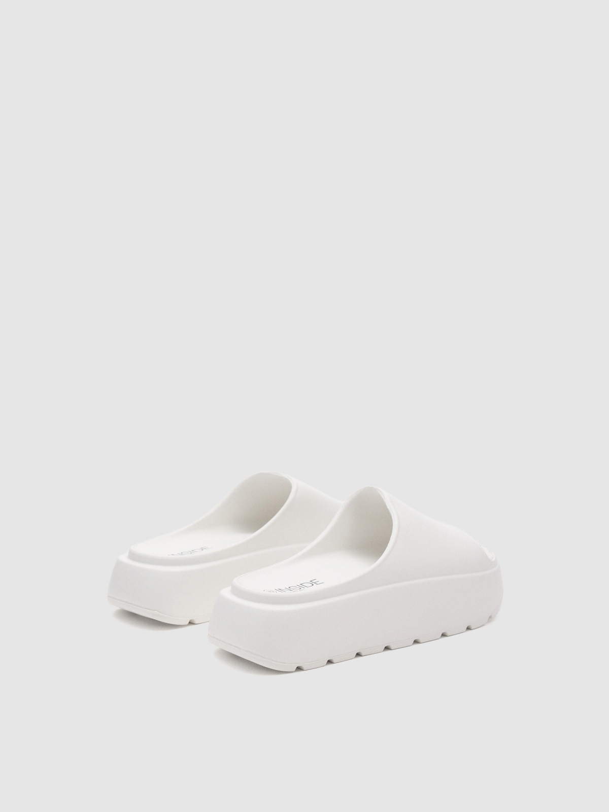 Chinelo pala plataforma branco vista frontal 45º