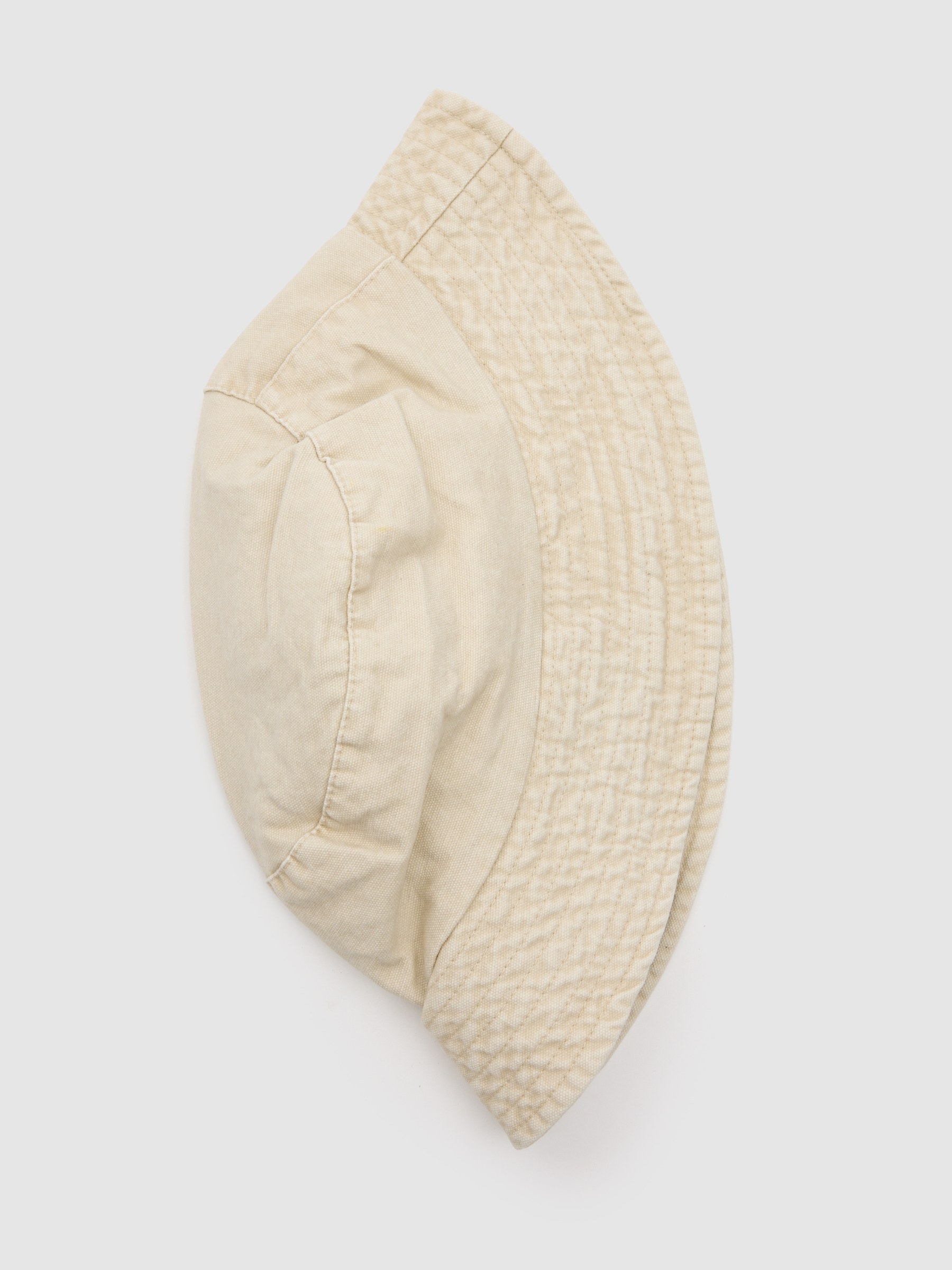 Gorro bucket simples bege vista lateral frontal 45º