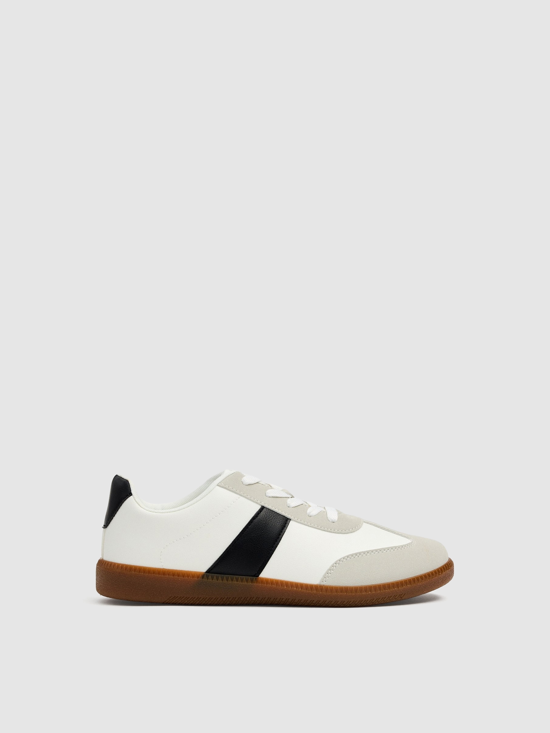 Zapatillas bajas retro blancas blanco vista perfil