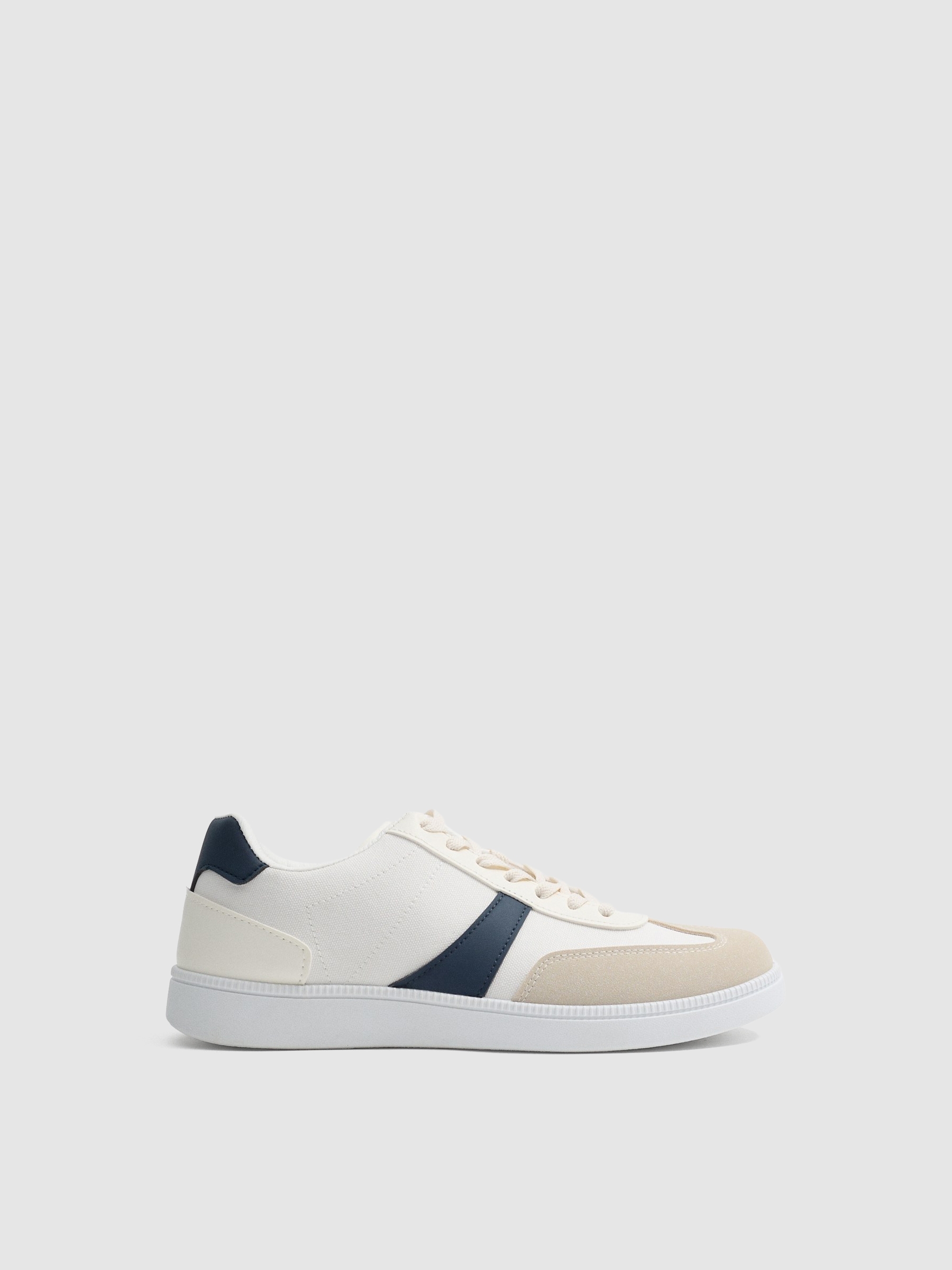 Tênis lona combinada branco vista perfil
