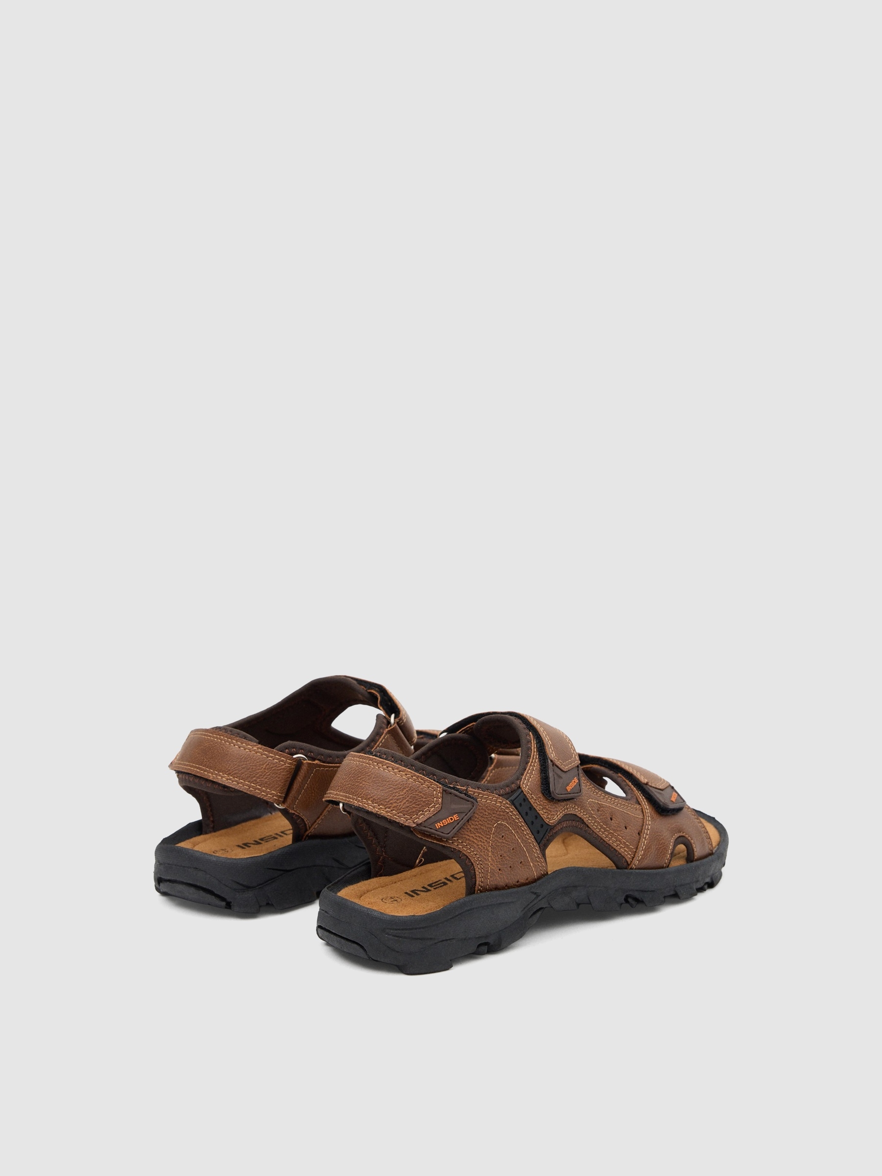 Sandalia velcro efecto piel marrón