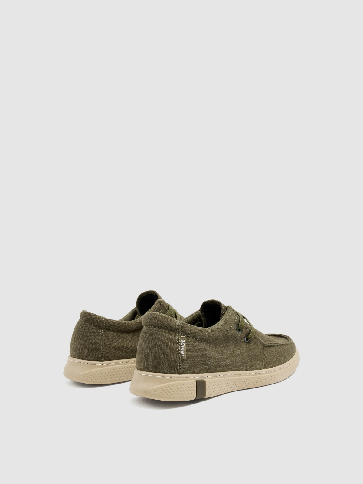Zapato wallabee lona vista trasera 45º
