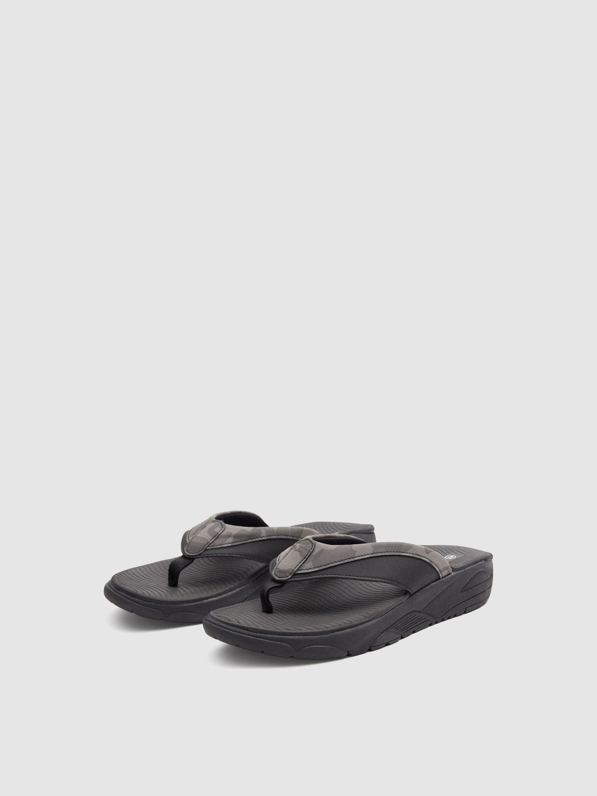 Chinelo dedo plataforma preto vista frontal 45º