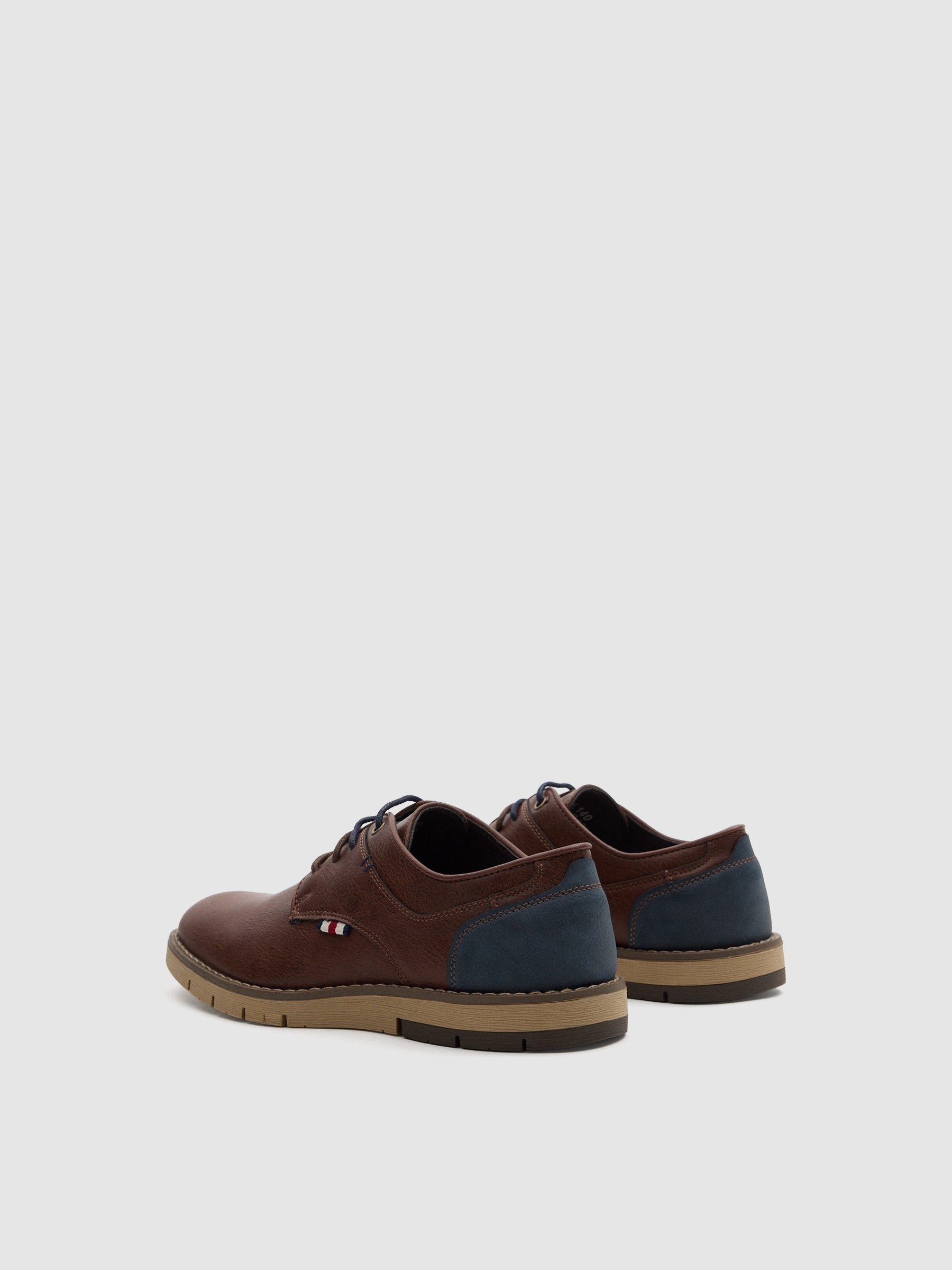 Zapato clásico bicolor marrón oscuro