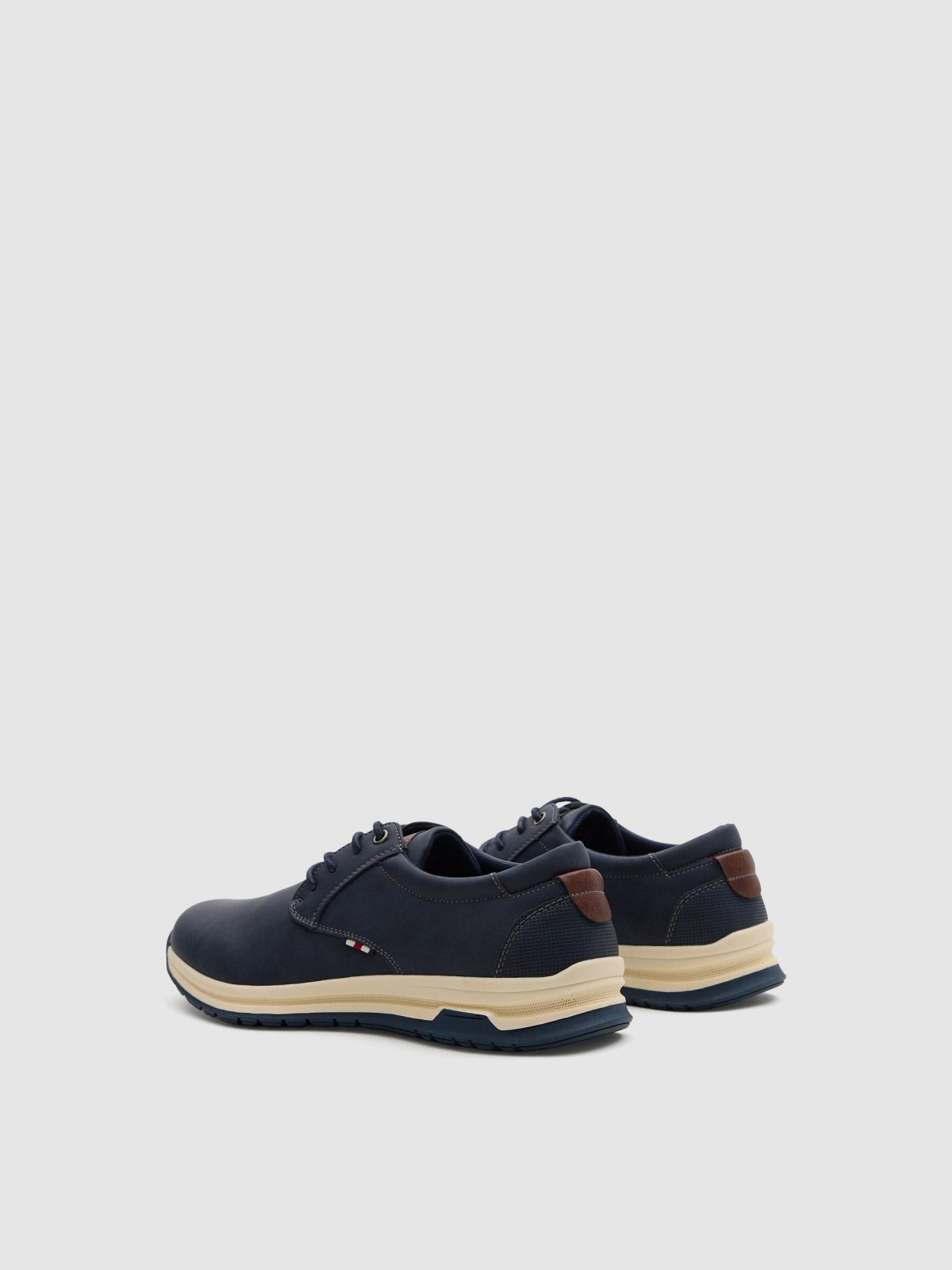 Zapato clásico deportivo azul azul marino vista trasera 45º